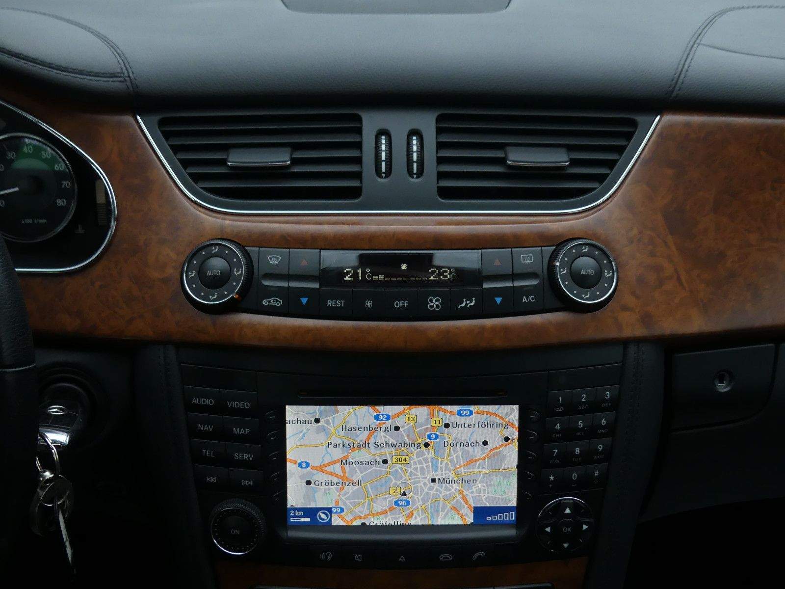 MERCEDES-BENZ CLS350 CGI Xenon Glasdach Comand Leder