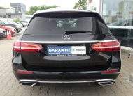 MERCEDES-BENZ E220D T Avantgarde LED Kamera MBUX CarPlay
