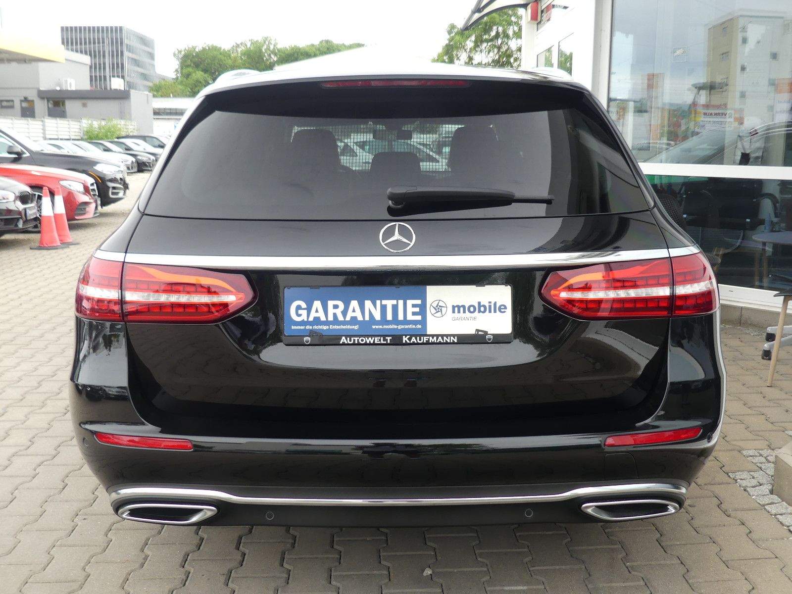 MERCEDES-BENZ E220D T Avantgarde LED Kamera MBUX CarPlay
