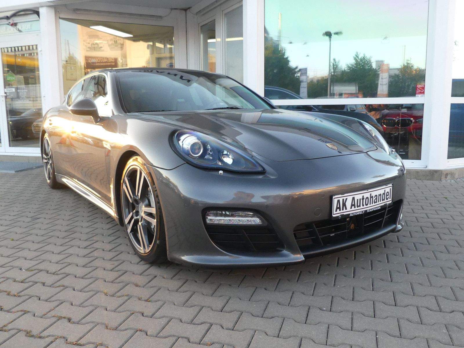 PORSCHE Panamera 4S Navi Kamera Bose Glasdach Xenon