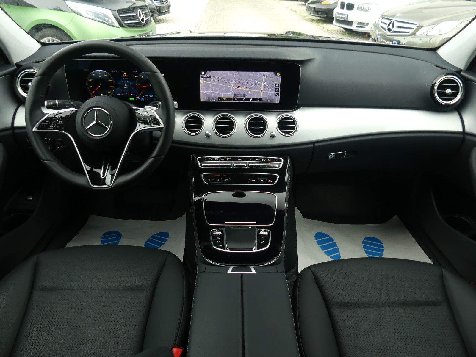 MERCEDES-BENZ E220D T Avantgarde LED Kamera MBUX CarPlay