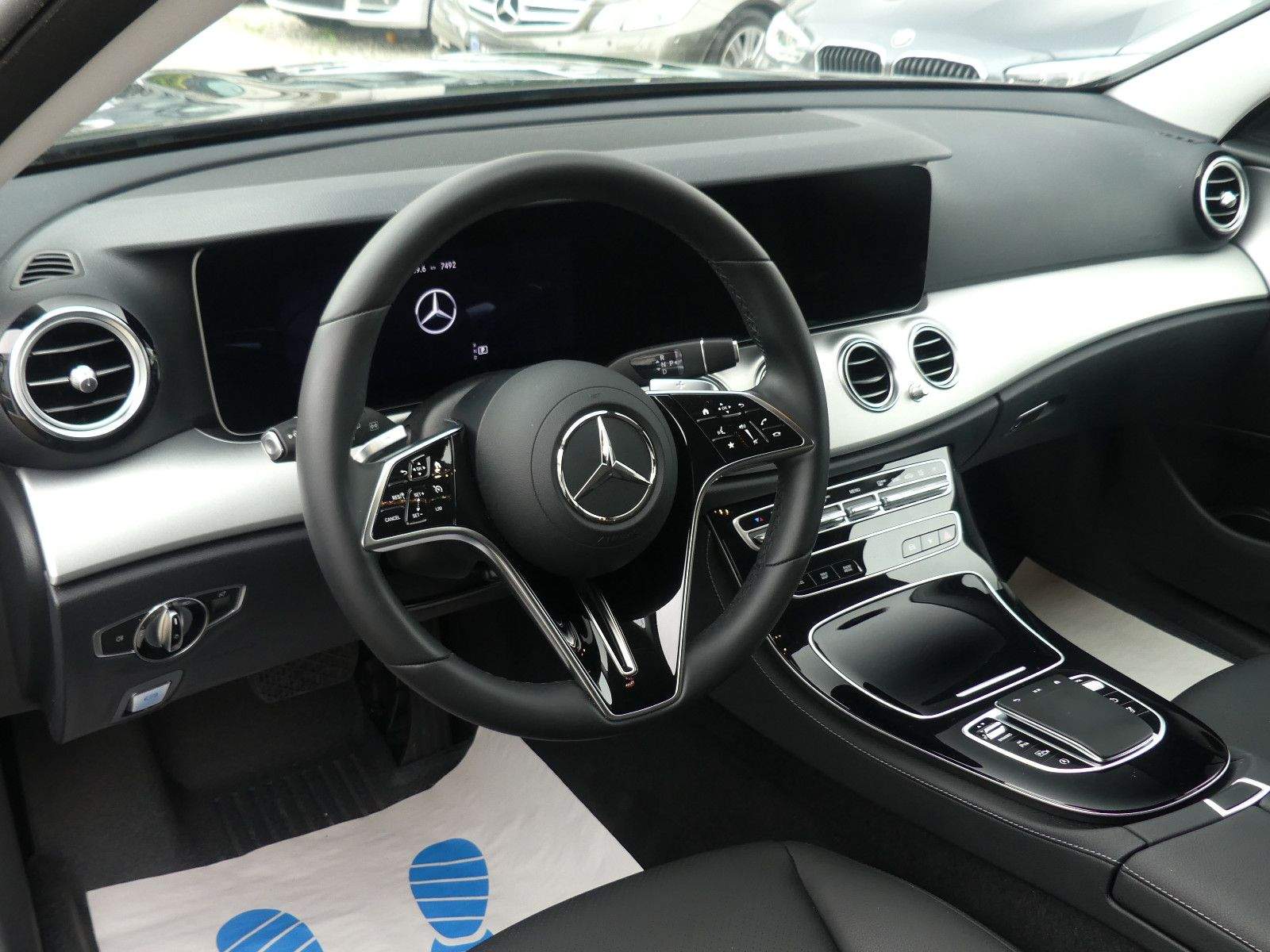MERCEDES-BENZ E220D T Avantgarde LED Kamera MBUX CarPlay