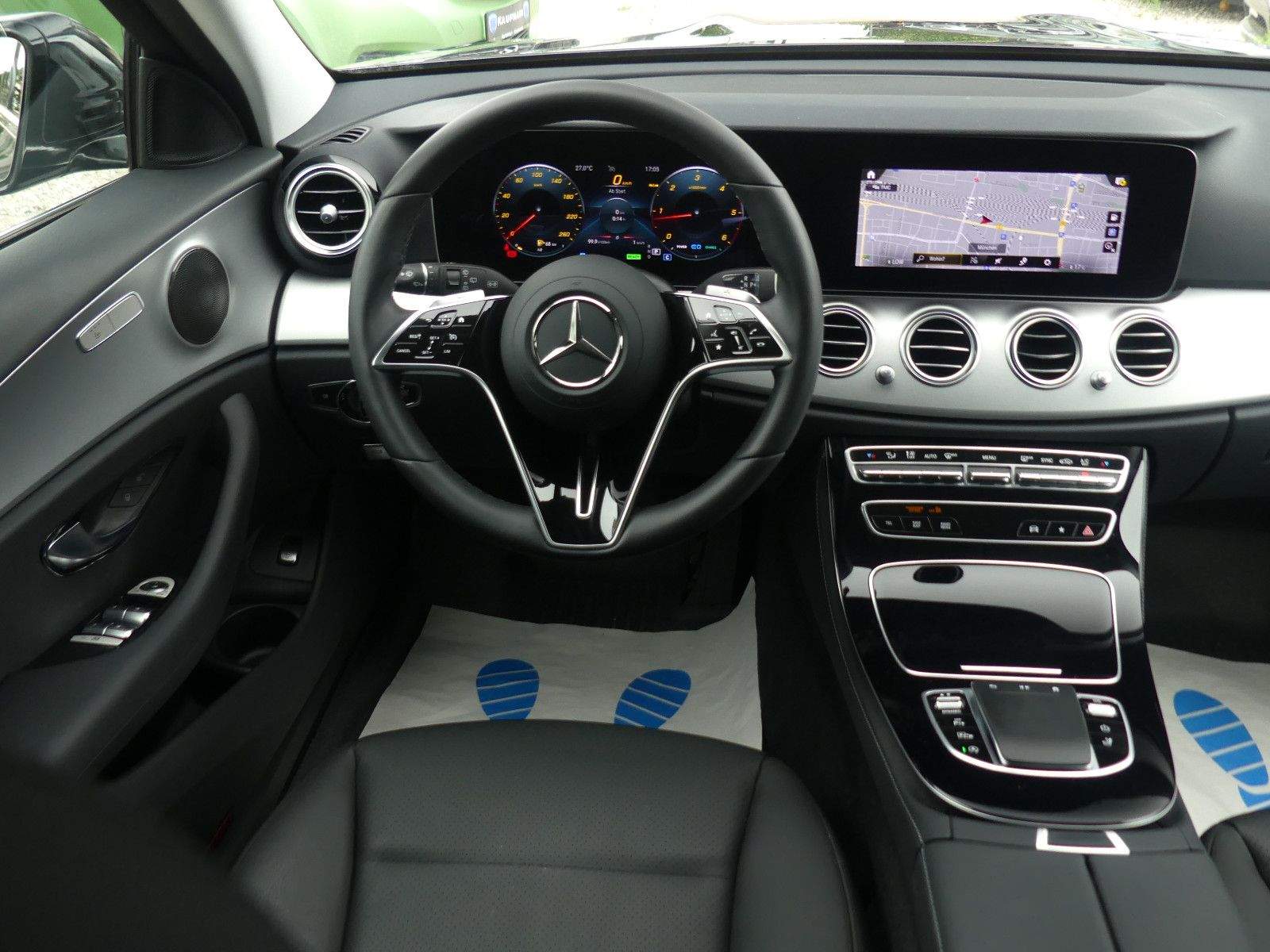 MERCEDES-BENZ E220D T Avantgarde LED Kamera MBUX CarPlay