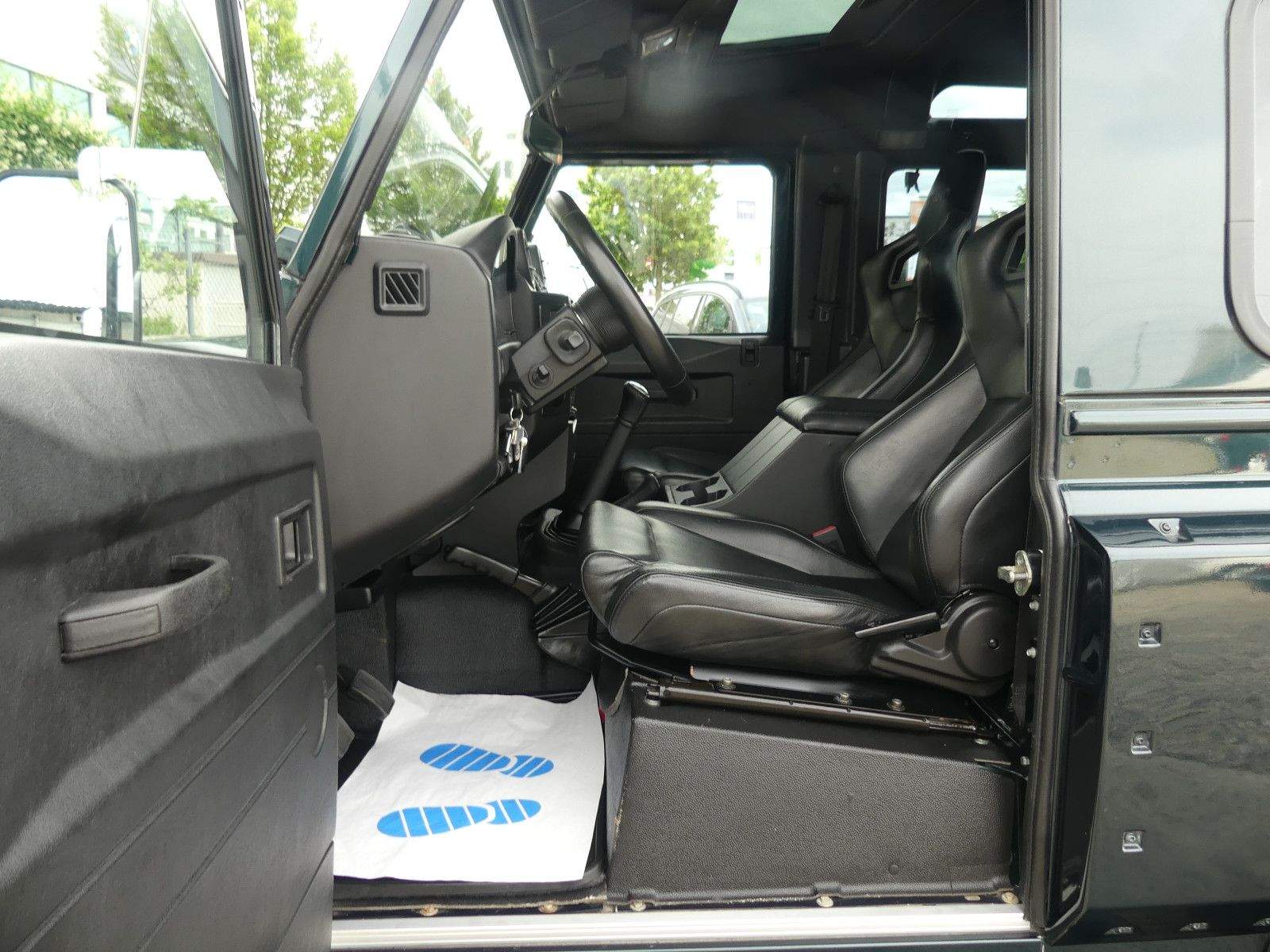 LAND ROVER Defender 90 E Kahn-Design Kam. Navi Klima Bluet.