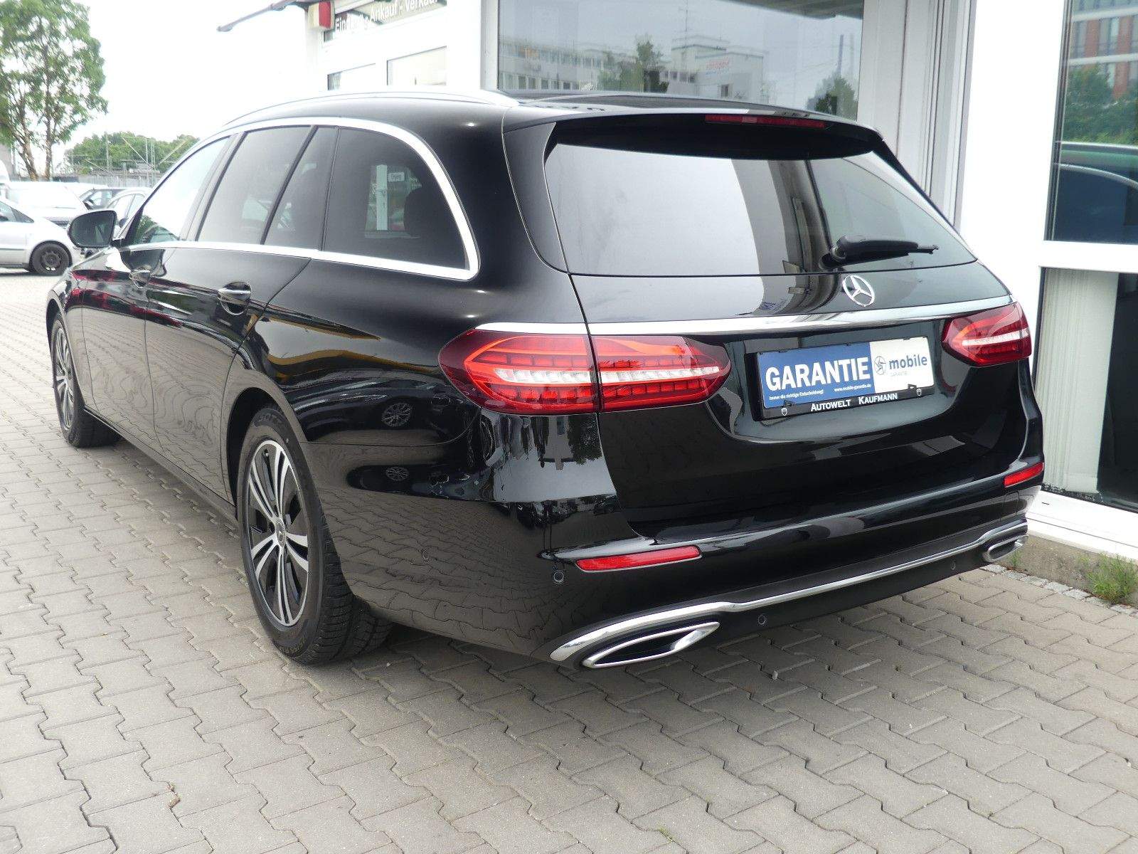 MERCEDES-BENZ E220D T Avantgarde LED Kamera MBUX CarPlay