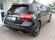 MERCEDES-BENZ GLA180 Urban Night LED PDC AHK Navi Tempomat