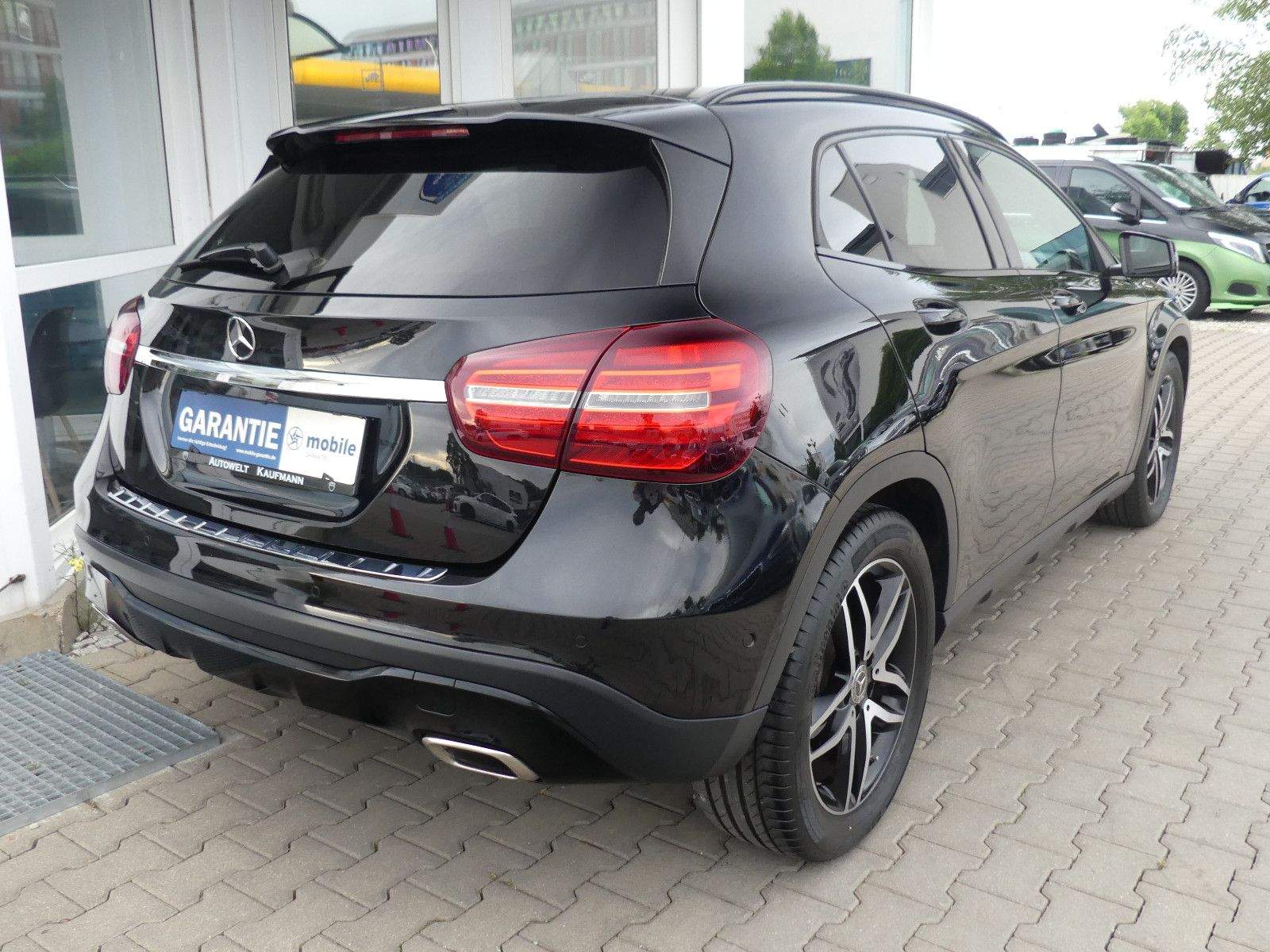 MERCEDES-BENZ GLA180 Urban Night LED PDC AHK Navi Tempomat