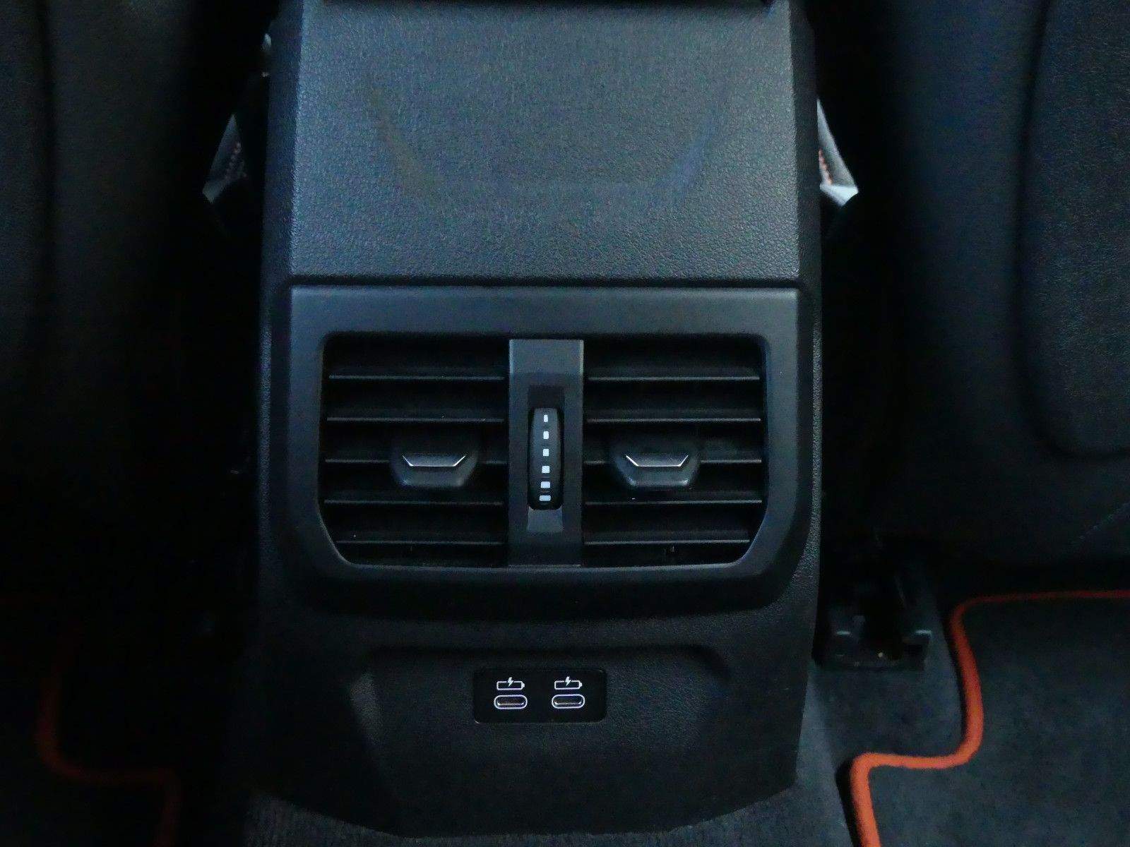 BMW 118i SportLine LED PDC LCP Spurh.CarPlay Android