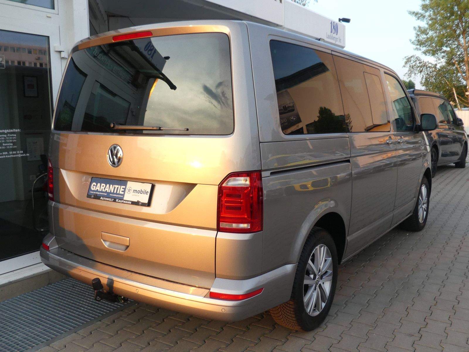 VW T6 Multivan Comfortline LED ACC AHK CarPlay 7-Si
