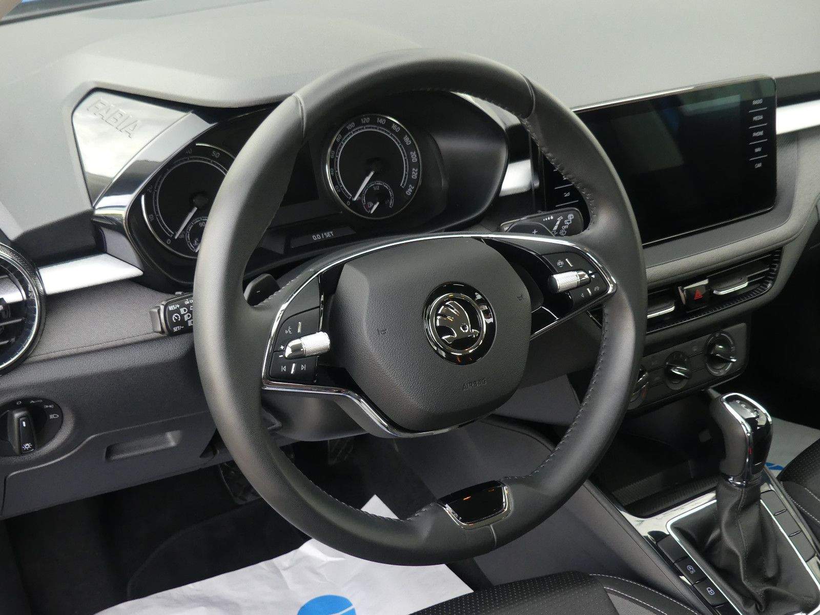 SKODA Fabia Tour Aut. LED PDC CarPlay Android Spürhalt