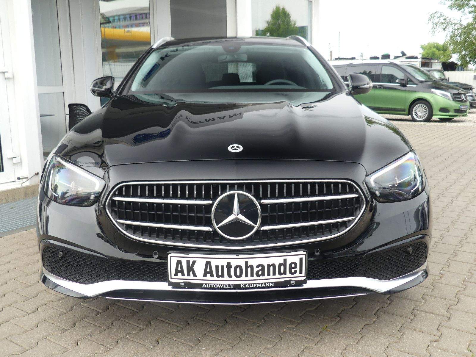 MERCEDES-BENZ E220D T Avantgarde LED Kamera MBUX CarPlay
