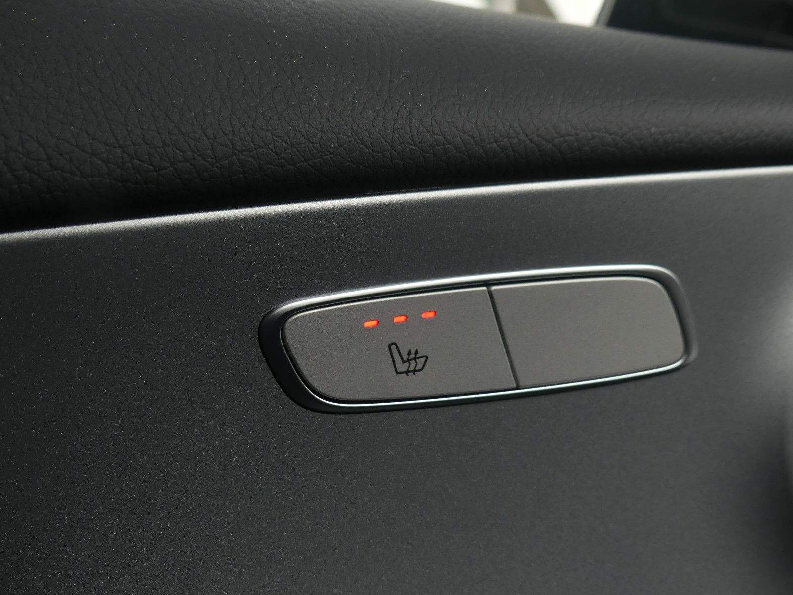 MERCEDES-BENZ E220D T Avantgarde LED Kamera MBUX CarPlay