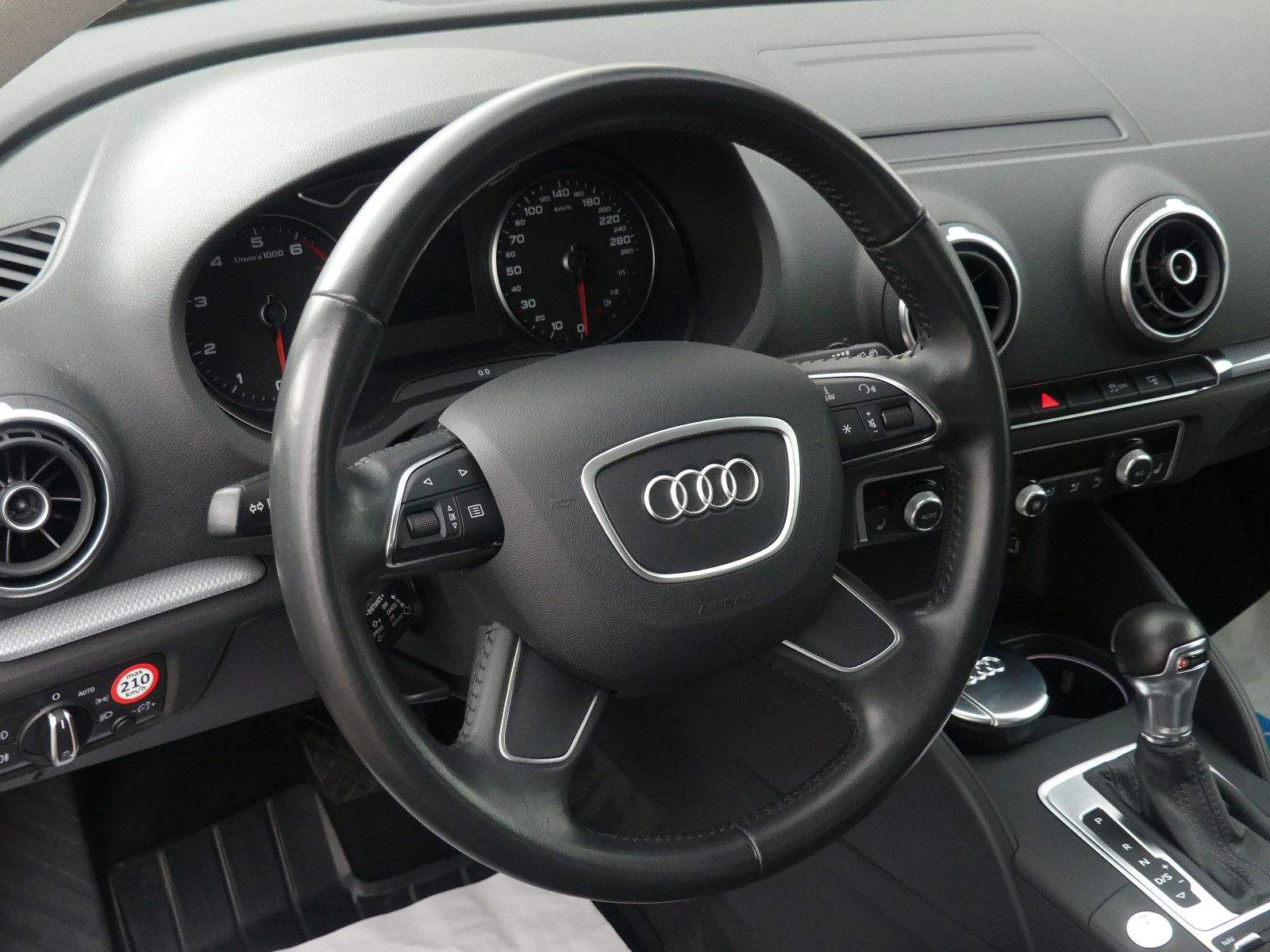 AUDI A3 Sportback Ambient Autom ACC Ultr Bi-Xen. Pano