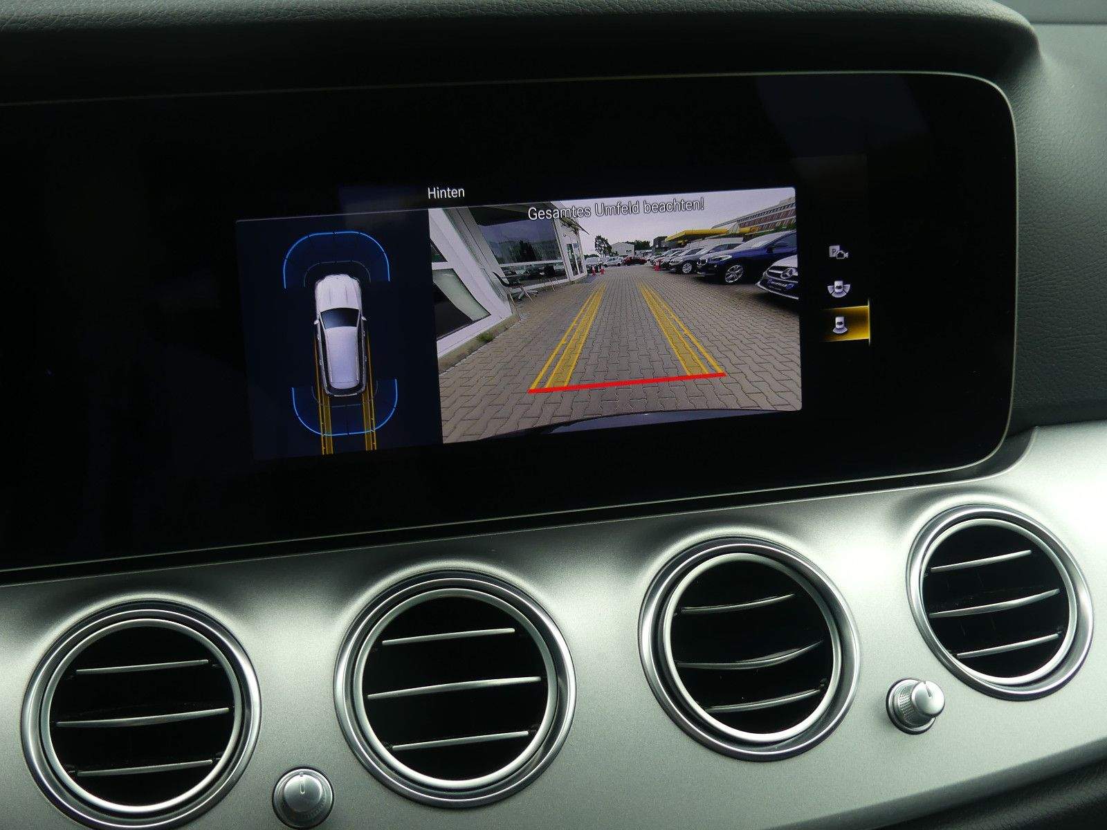 MERCEDES-BENZ E220D T Avantgarde LED Kamera MBUX CarPlay