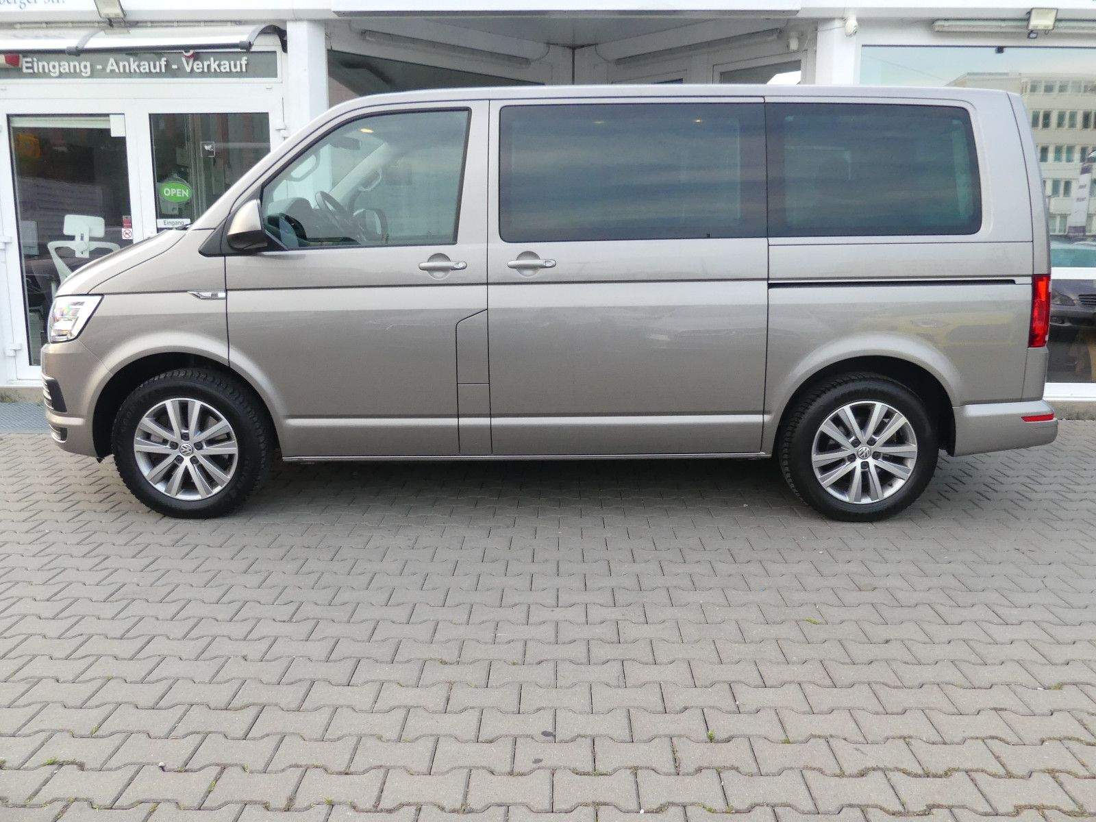 VW T6 Multivan Comfortline LED ACC AHK CarPlay 7-Si