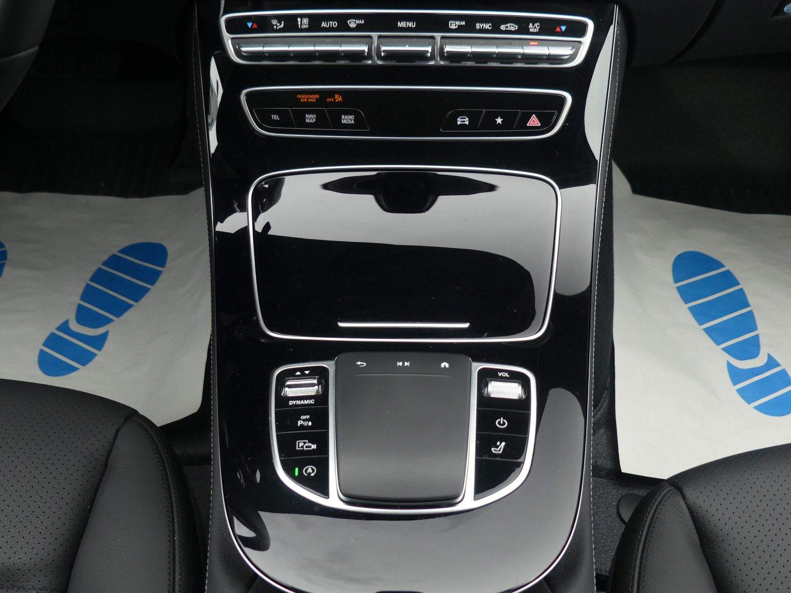MERCEDES-BENZ E220D T Avantgarde LED Kamera MBUX CarPlay
