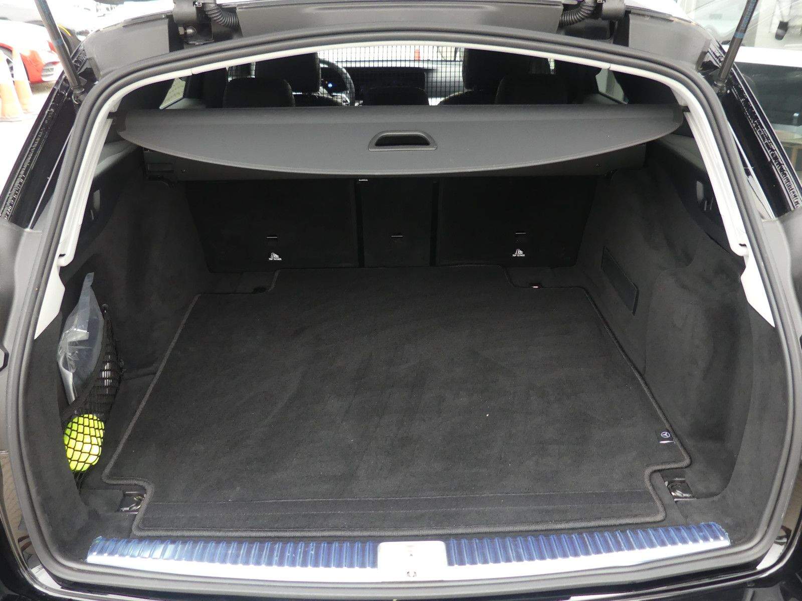 MERCEDES-BENZ E220D T Avantgarde LED Kamera MBUX CarPlay
