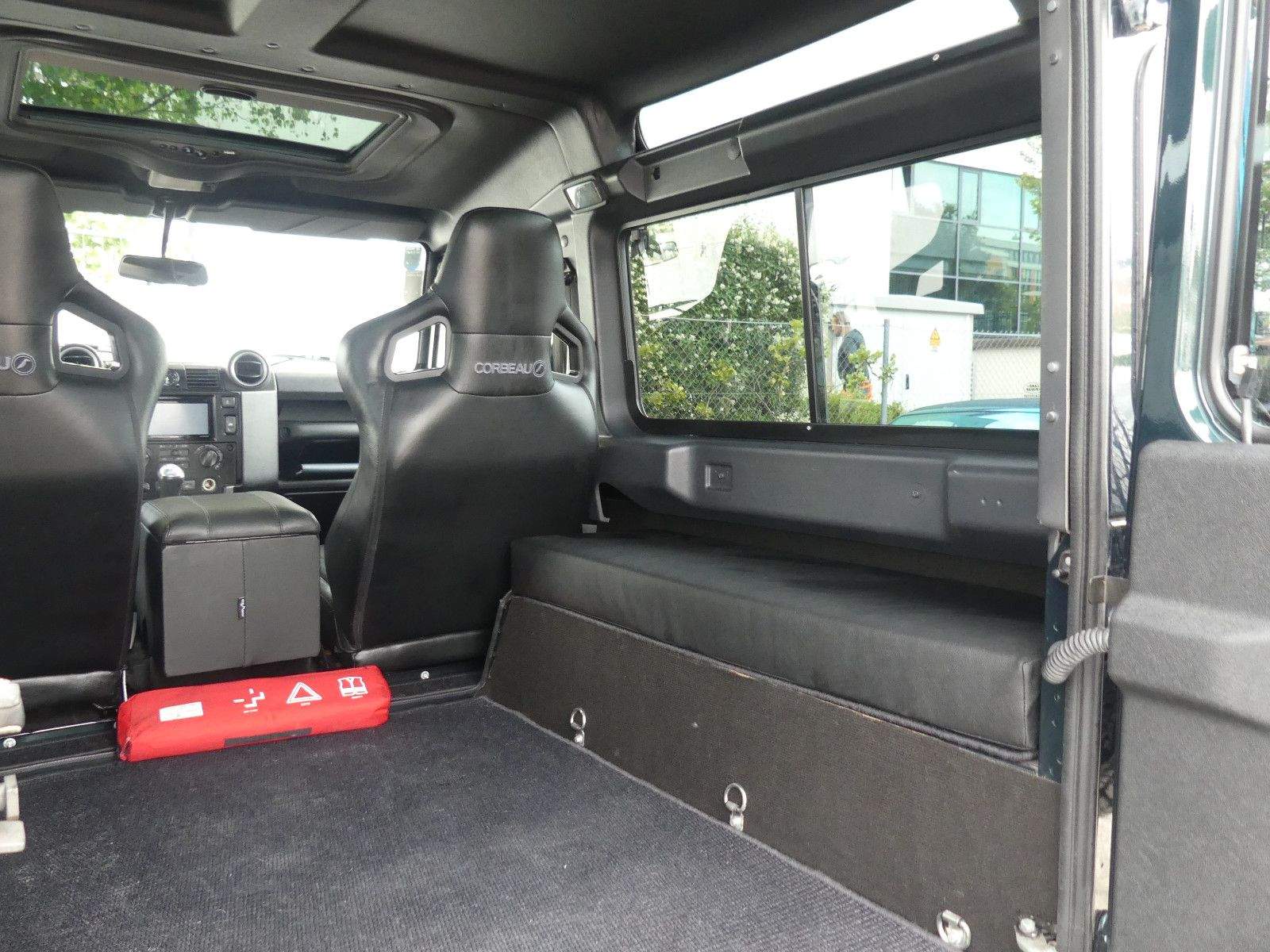 LAND ROVER Defender 90 E Kahn-Design Kam. Navi Klima Bluet.