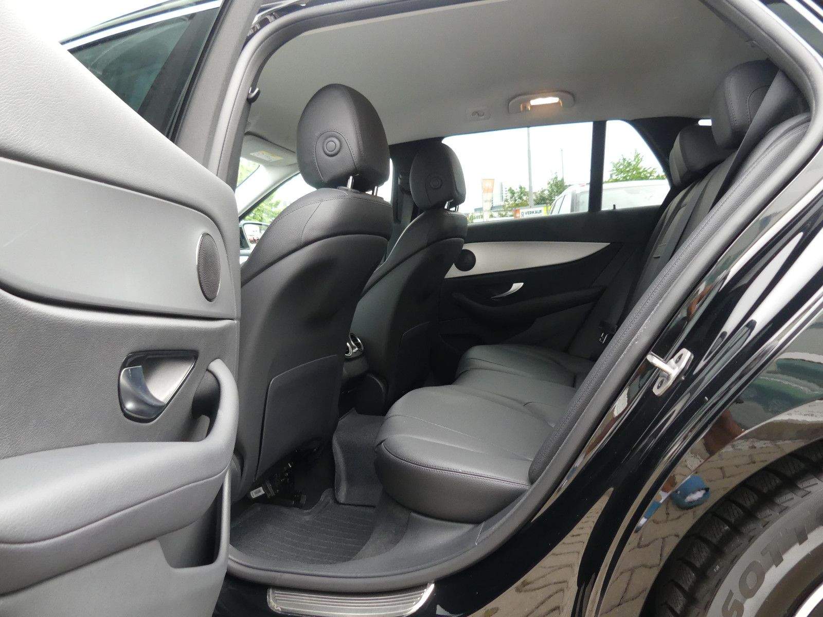 MERCEDES-BENZ E220D T Avantgarde LED Kamera MBUX CarPlay