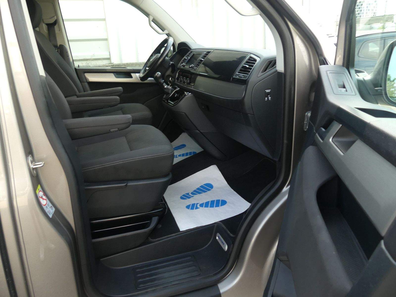 VW T6 Multivan Comfortline LED ACC AHK CarPlay 7-Si