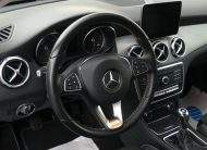 MERCEDES-BENZ GLA180 Urban Night LED PDC AHK Navi Tempomat