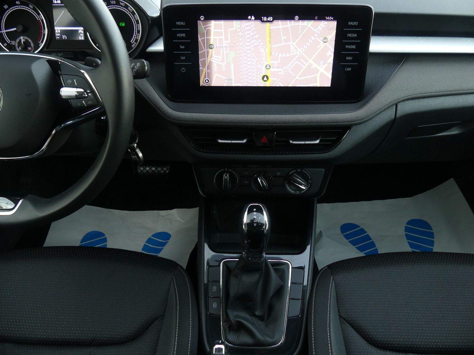 SKODA Fabia Tour Aut. LED PDC CarPlay Android Spürhalt