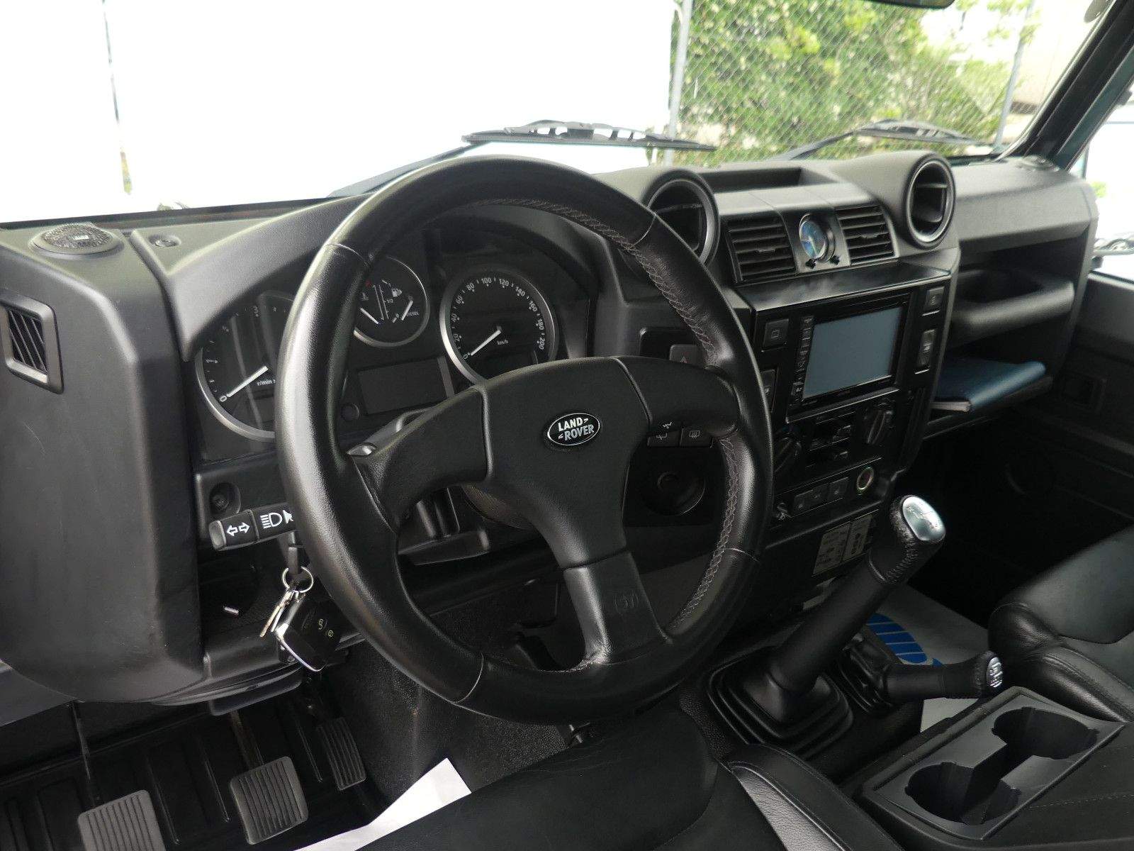 LAND ROVER Defender 90 E Kahn-Design Kam. Navi Klima Bluet.