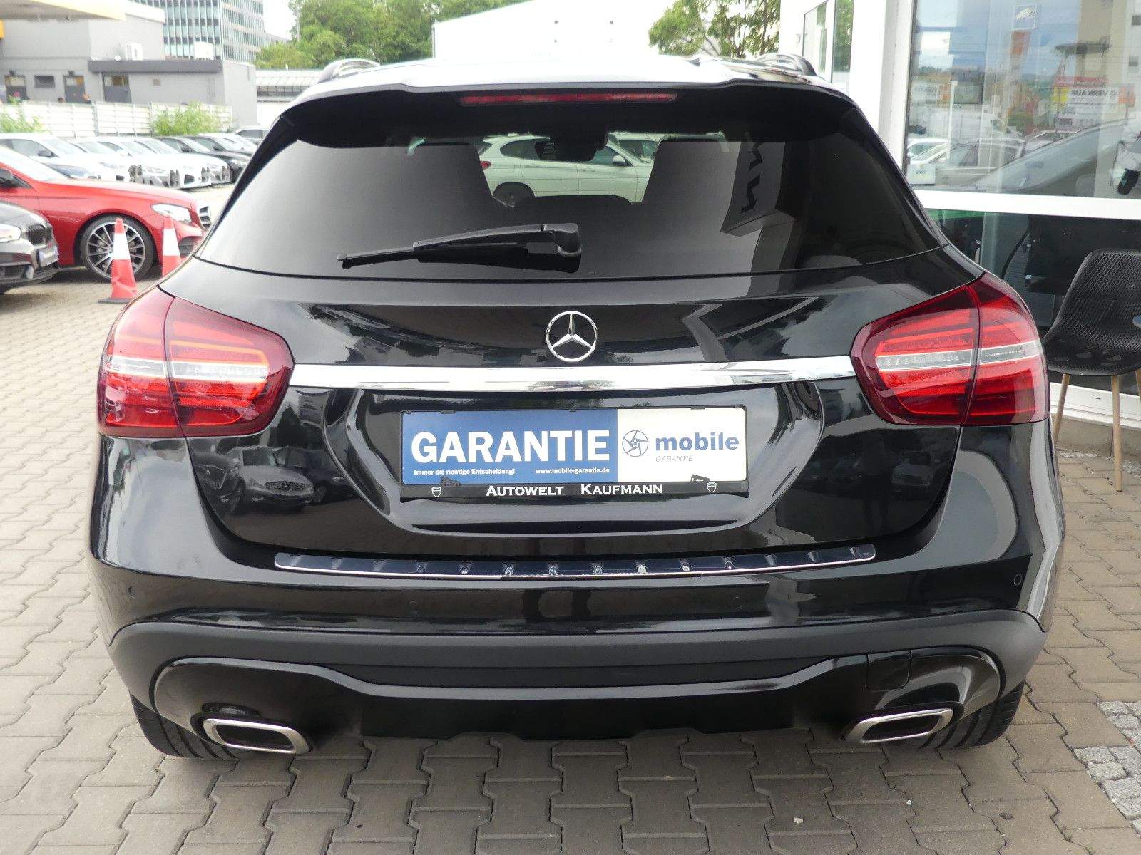MERCEDES-BENZ GLA180 Urban Night LED PDC AHK Navi Tempomat