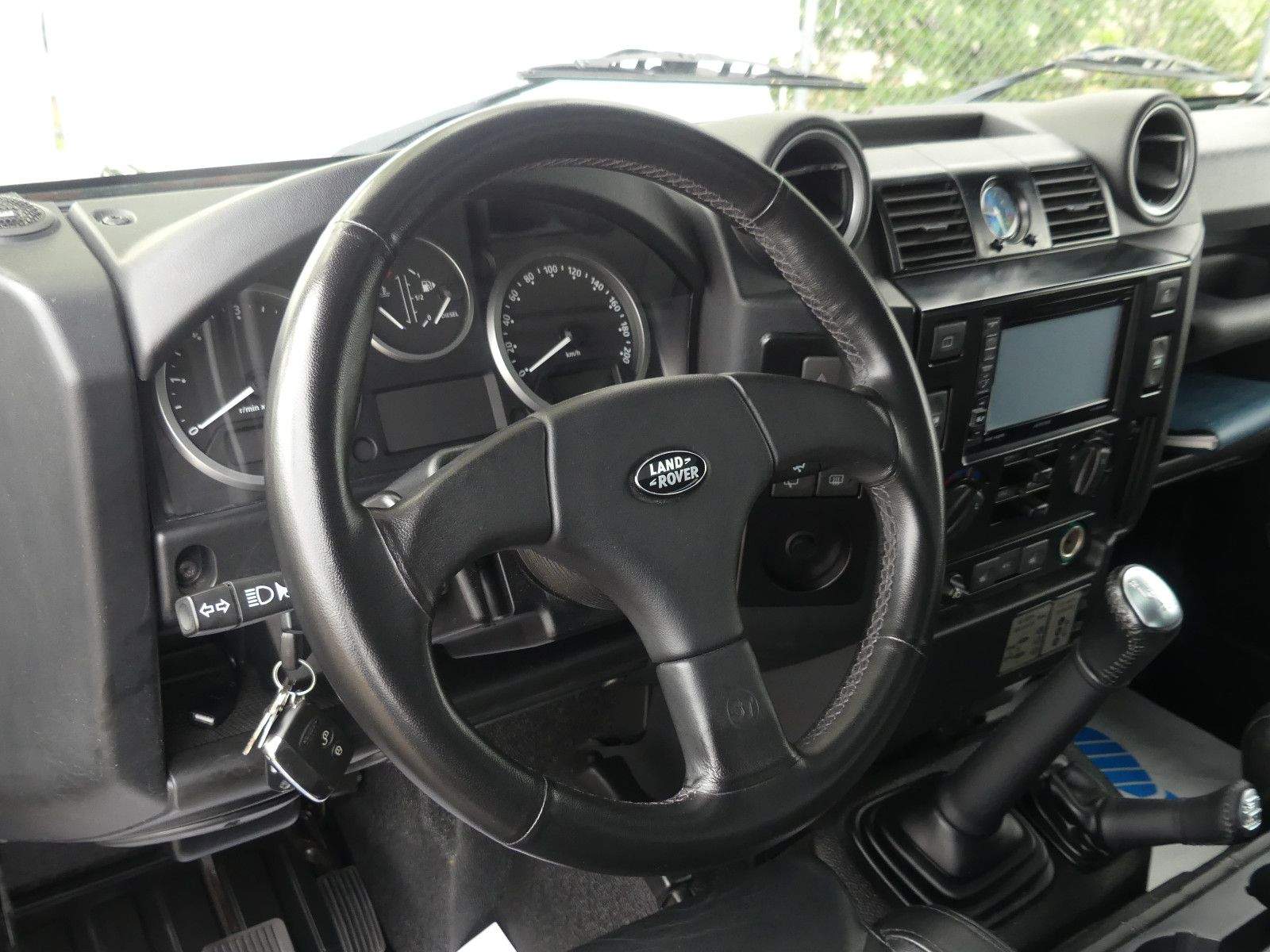 LAND ROVER Defender 90 E Kahn-Design Kam. Navi Klima Bluet.