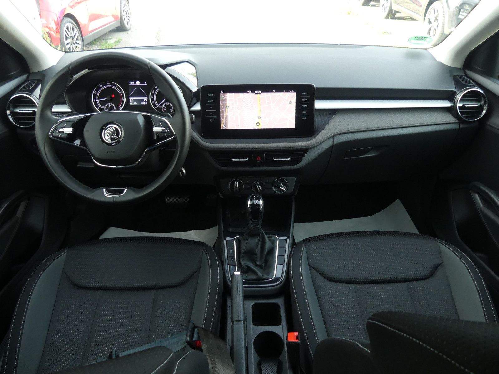 SKODA Fabia Tour Aut. LED PDC CarPlay Android Spürhalt