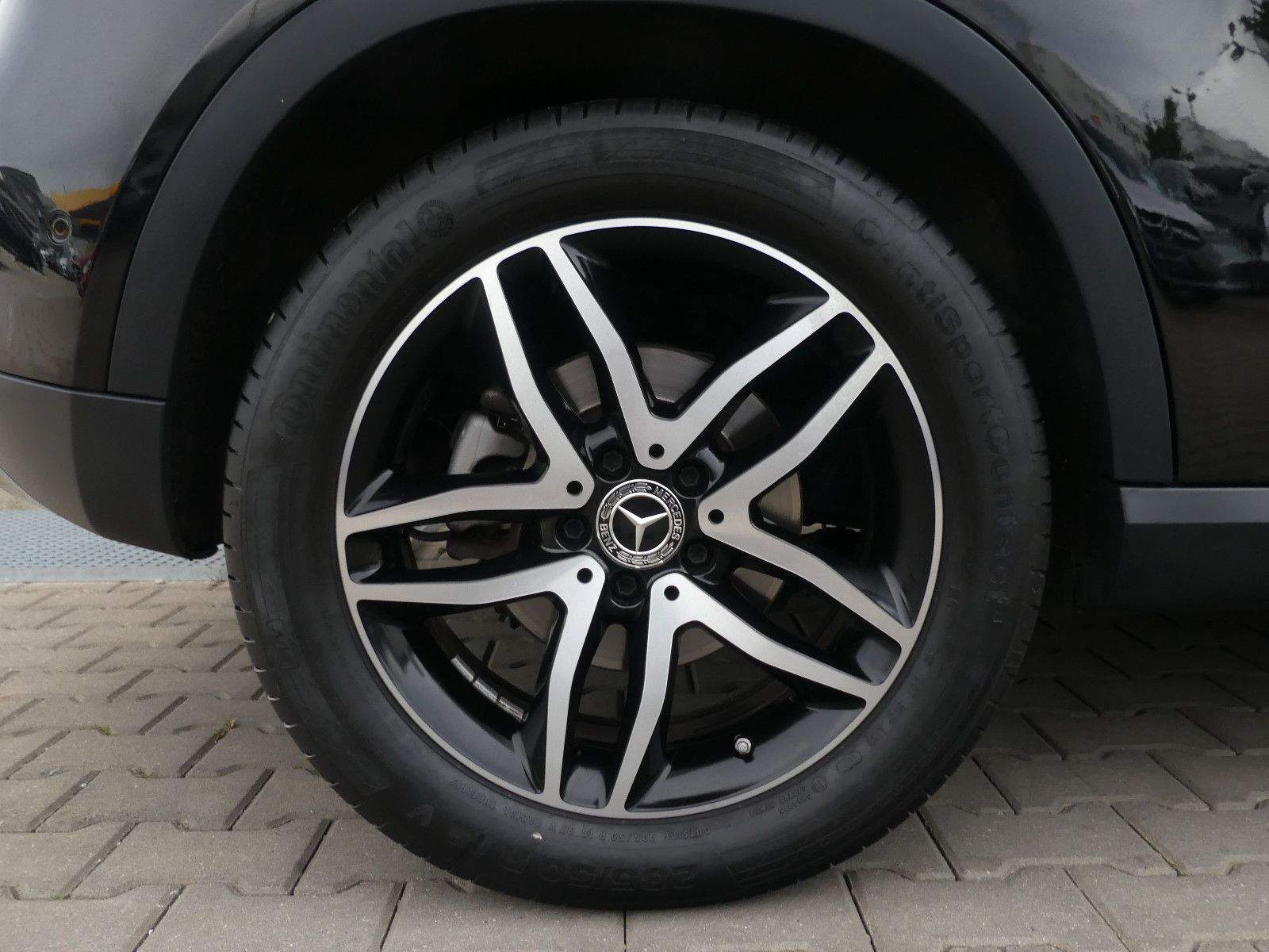 MERCEDES-BENZ GLA180 Urban Night LED PDC AHK Navi Tempomat