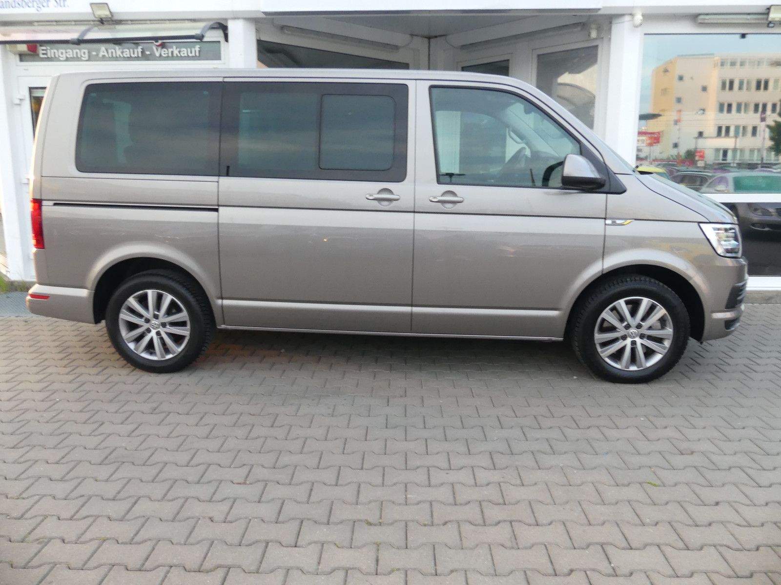 VW T6 Multivan Comfortline LED ACC AHK CarPlay 7-Si