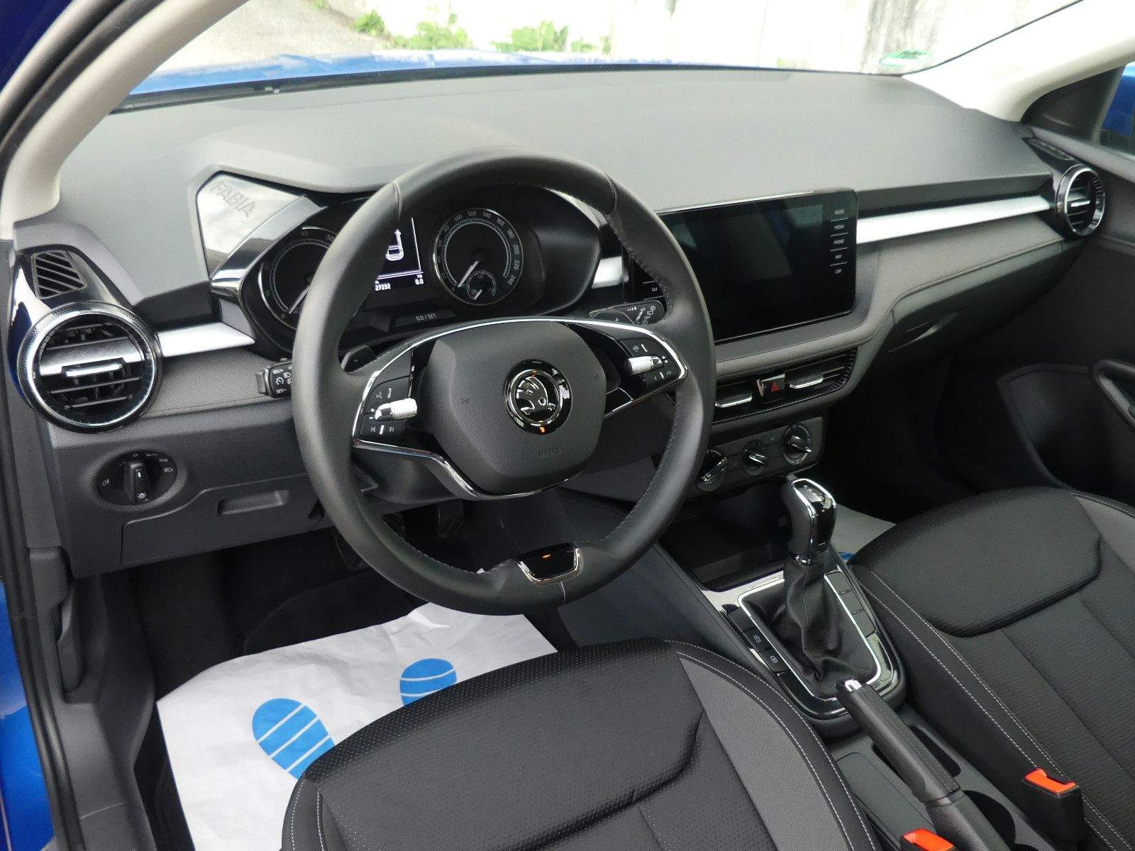 SKODA Fabia Tour Aut. LED PDC CarPlay Android Spürhalt