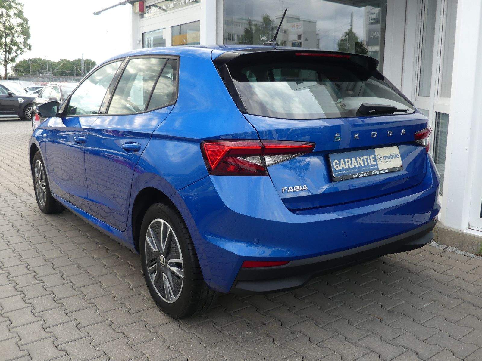 SKODA Fabia Tour Aut. LED PDC CarPlay Android Spürhalt
