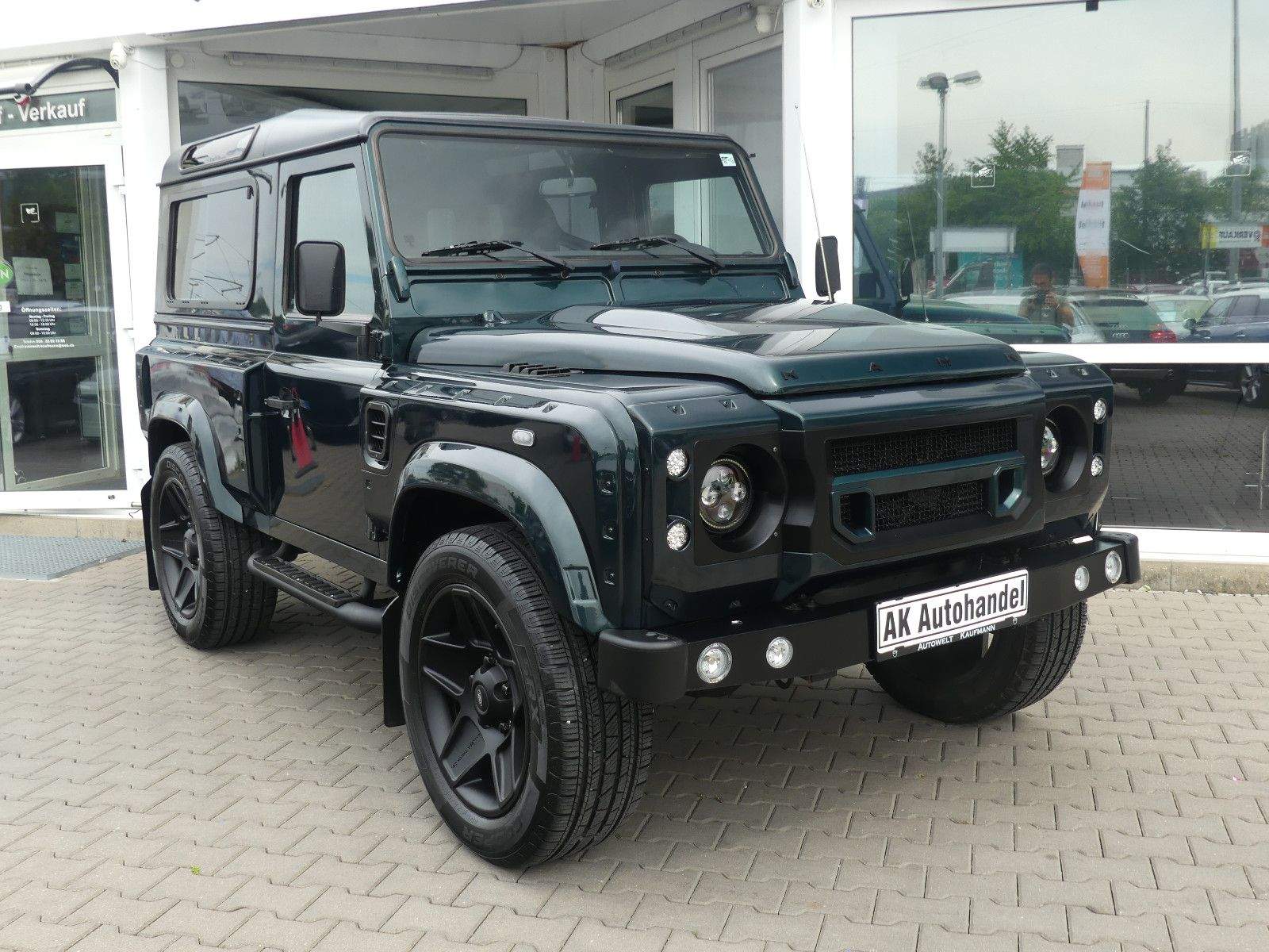 LAND ROVER Defender 90 E Kahn-Design Kam. Navi Klima Bluet.