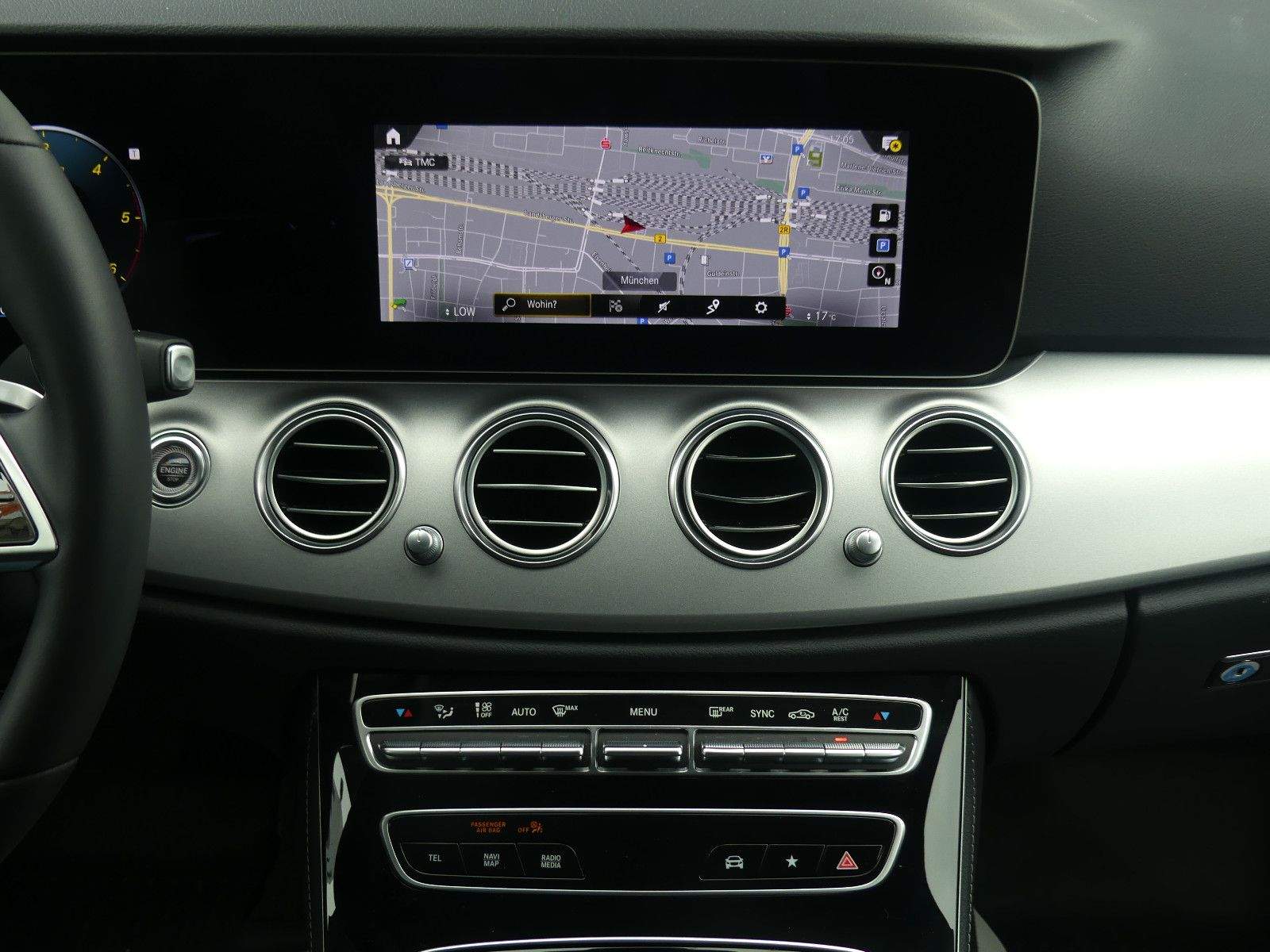 MERCEDES-BENZ E220D T Avantgarde LED Kamera MBUX CarPlay