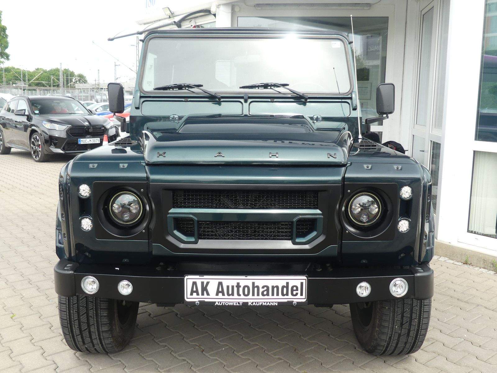 LAND ROVER Defender 90 E Kahn-Design Kam. Navi Klima Bluet.