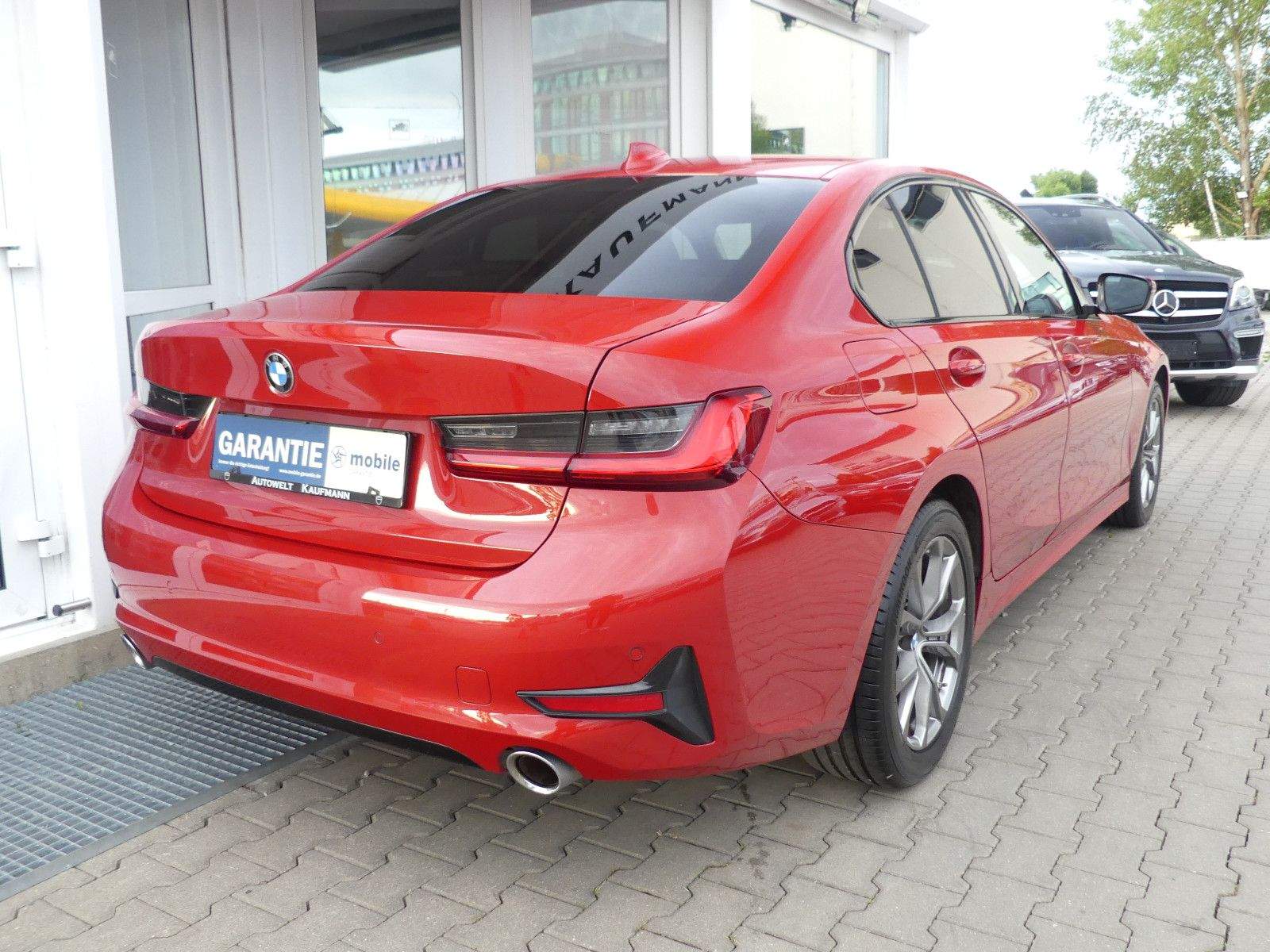 BMW 320i Sport Line LED PDC Navi CarPlay LCP 3-Klima