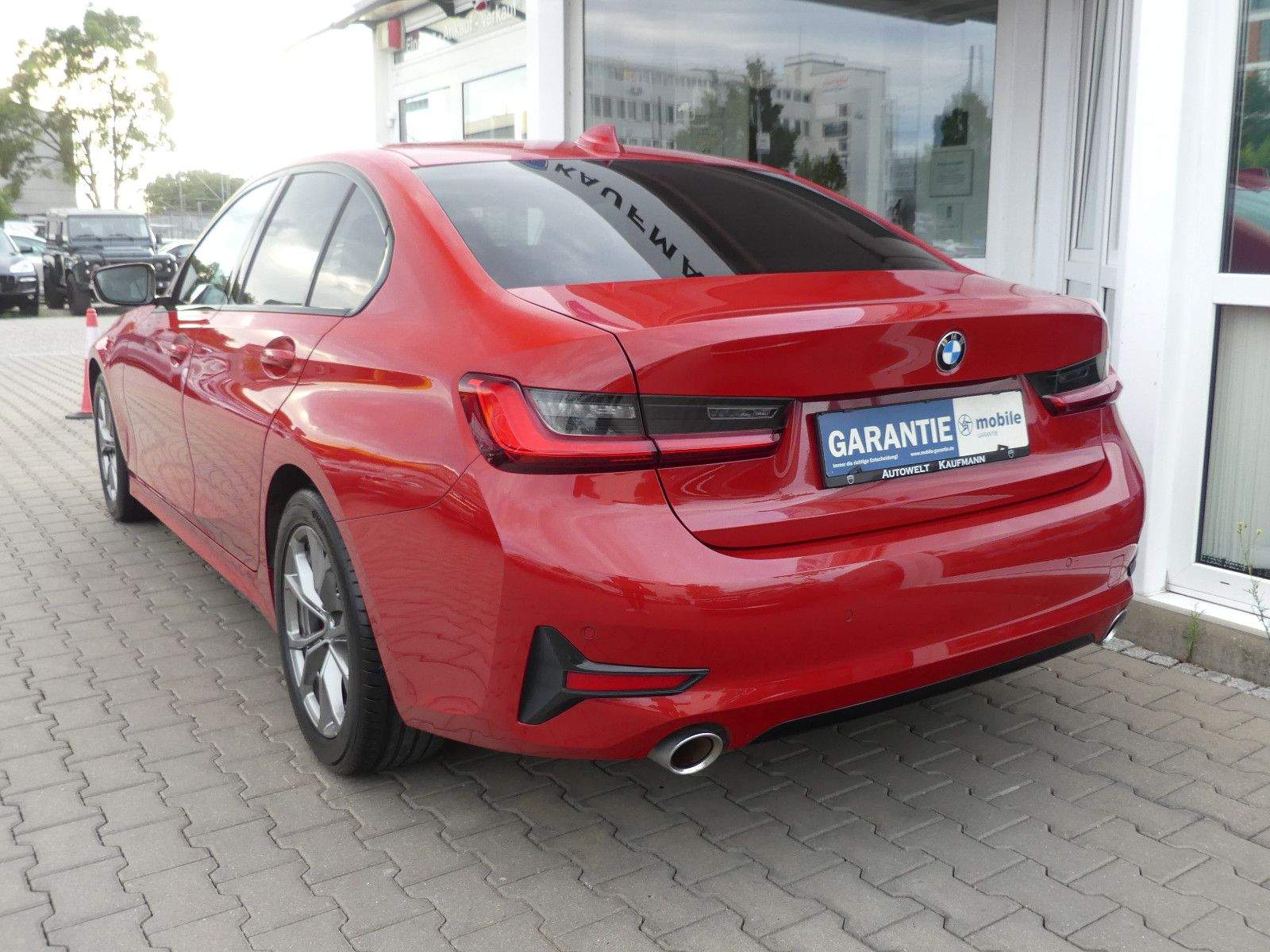 BMW 320i Sport Line LED PDC Navi CarPlay LCP 3-Klima