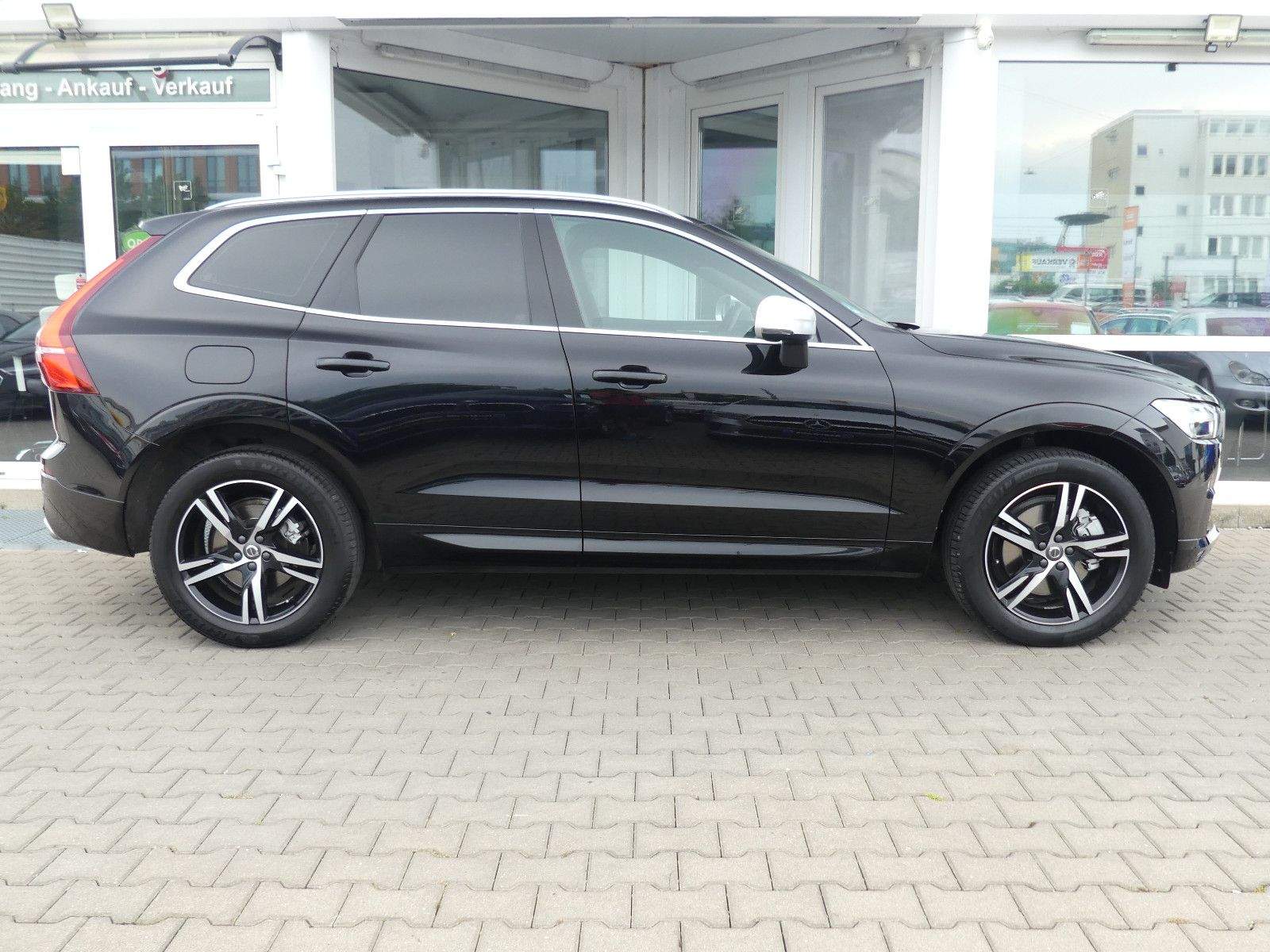 VOLVO XC60 R-Design AWD LED Kamera Pano H&K Alcantara
