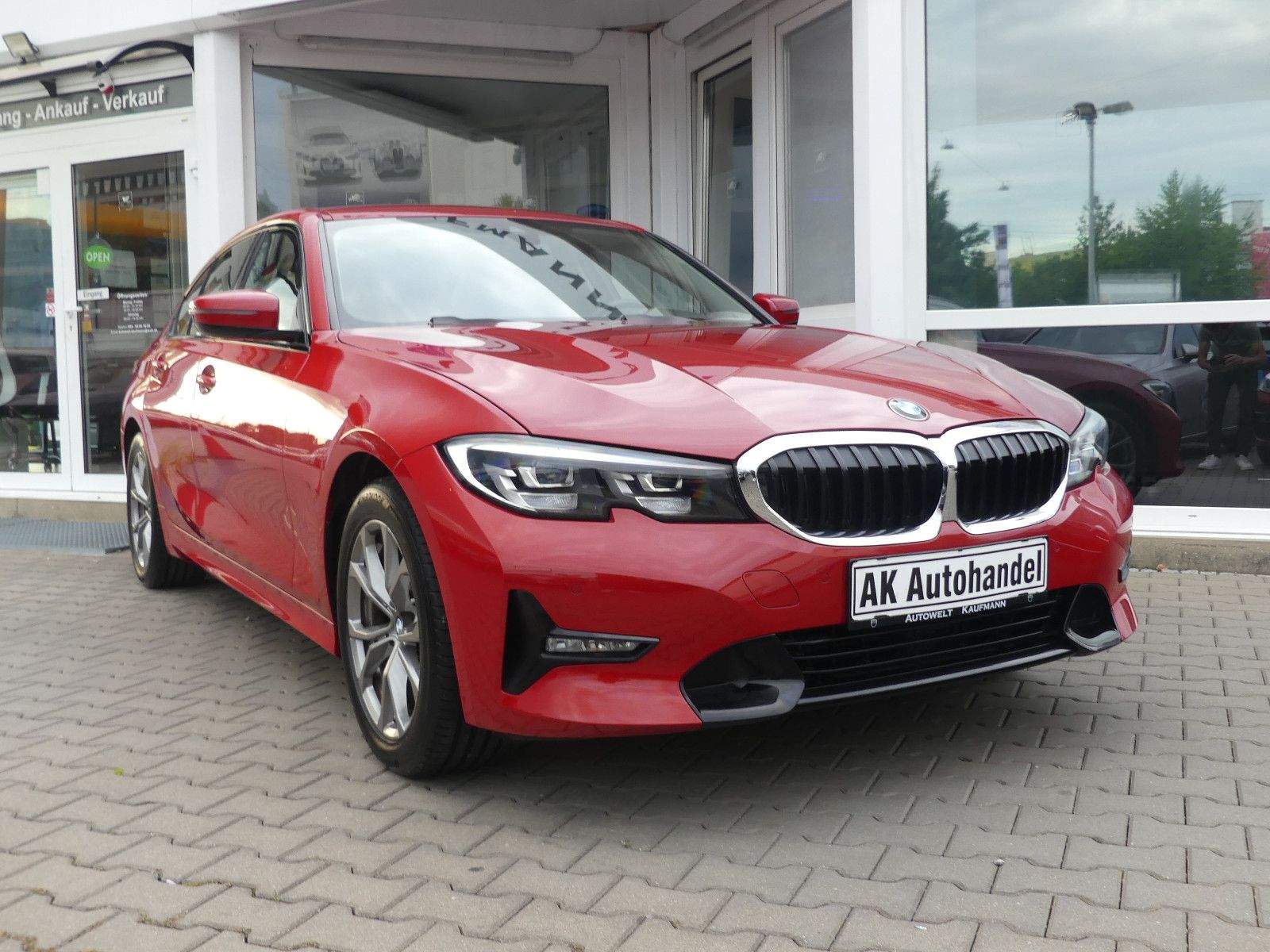 BMW 320i Sport Line LED PDC Navi CarPlay LCP 3-Klima