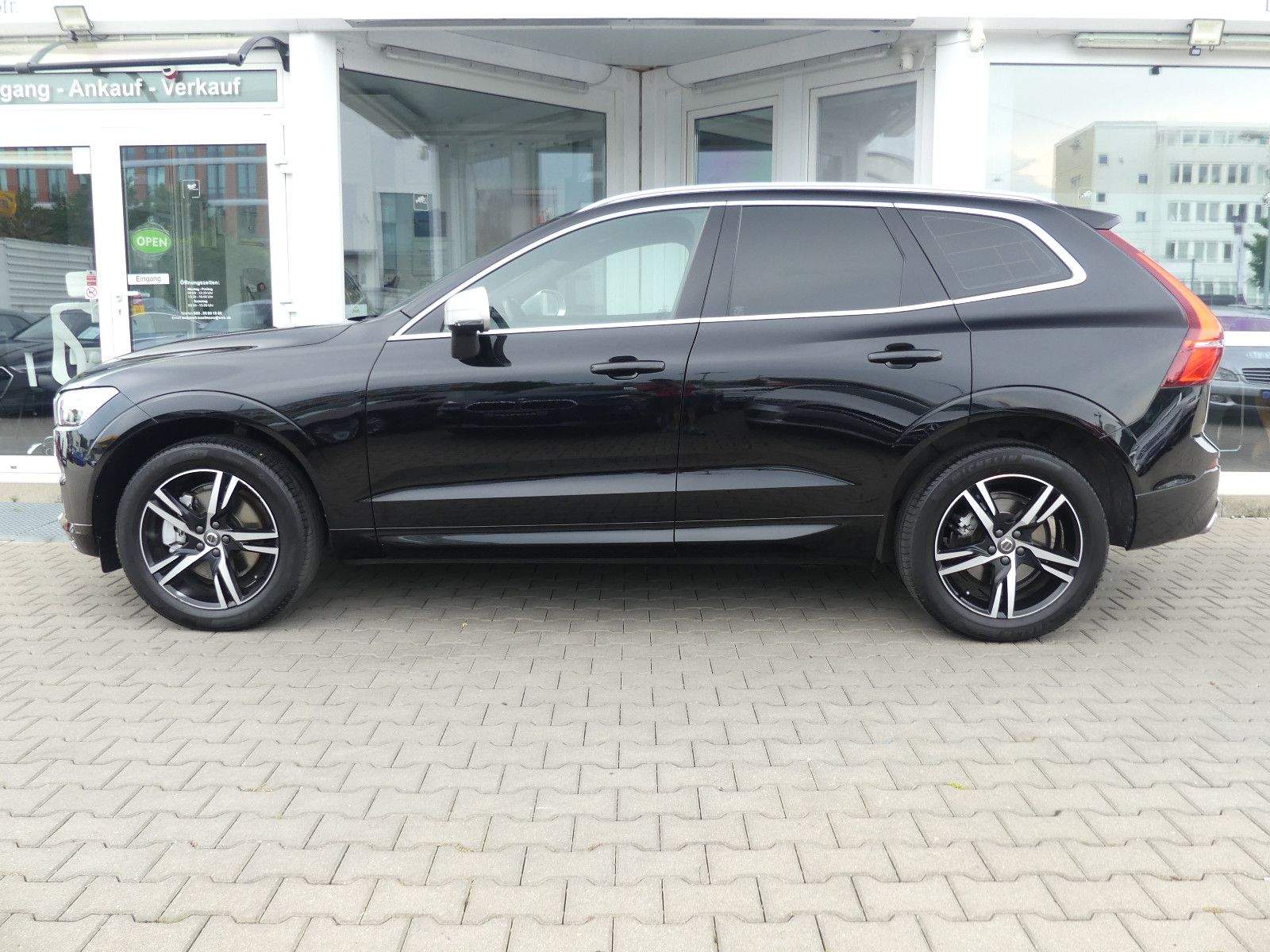 VOLVO XC60 R-Design AWD LED Kamera Pano H&K Alcantara