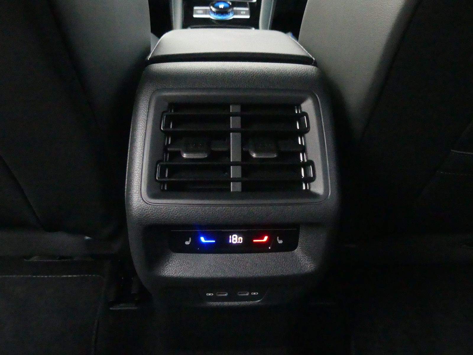 VW Tiguan 4M R-Line Pano HUD AHK H&K STANDH AHK 20"