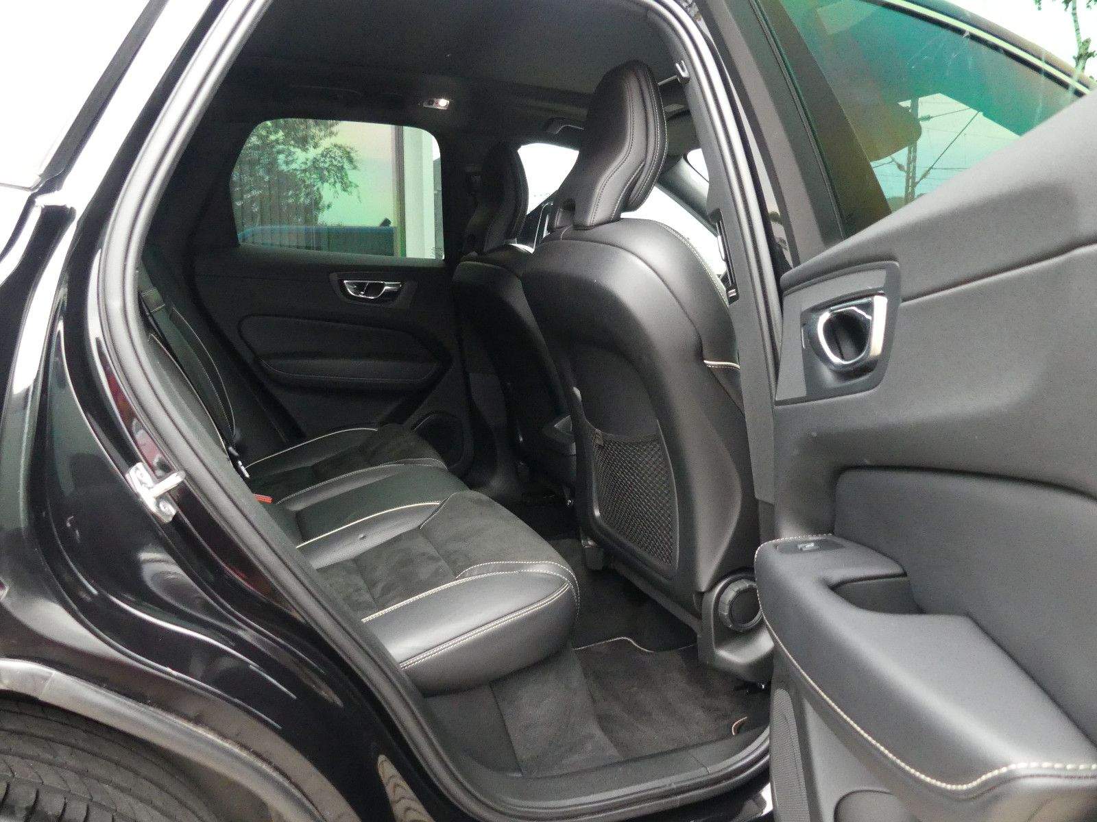 VOLVO XC60 R-Design AWD LED Kamera Pano H&K Alcantara