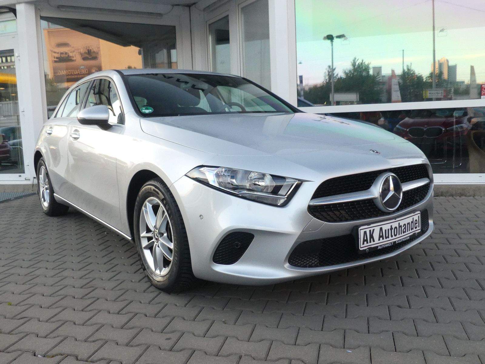 MERCEDES-BENZ A 180d Navi Kamera Temp. Aut.