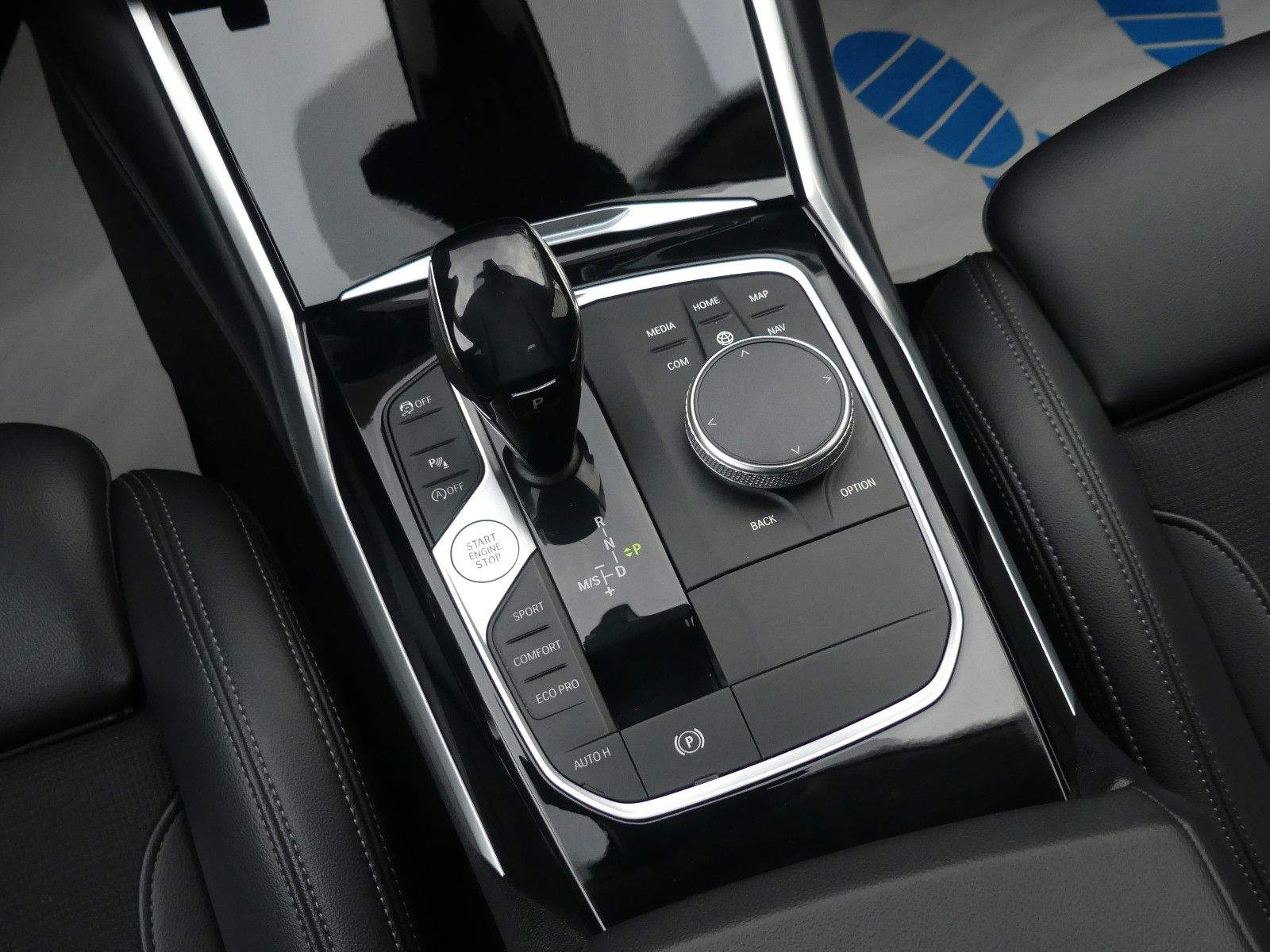 BMW 320i Sport Line LED PDC Navi CarPlay LCP 3-Klima