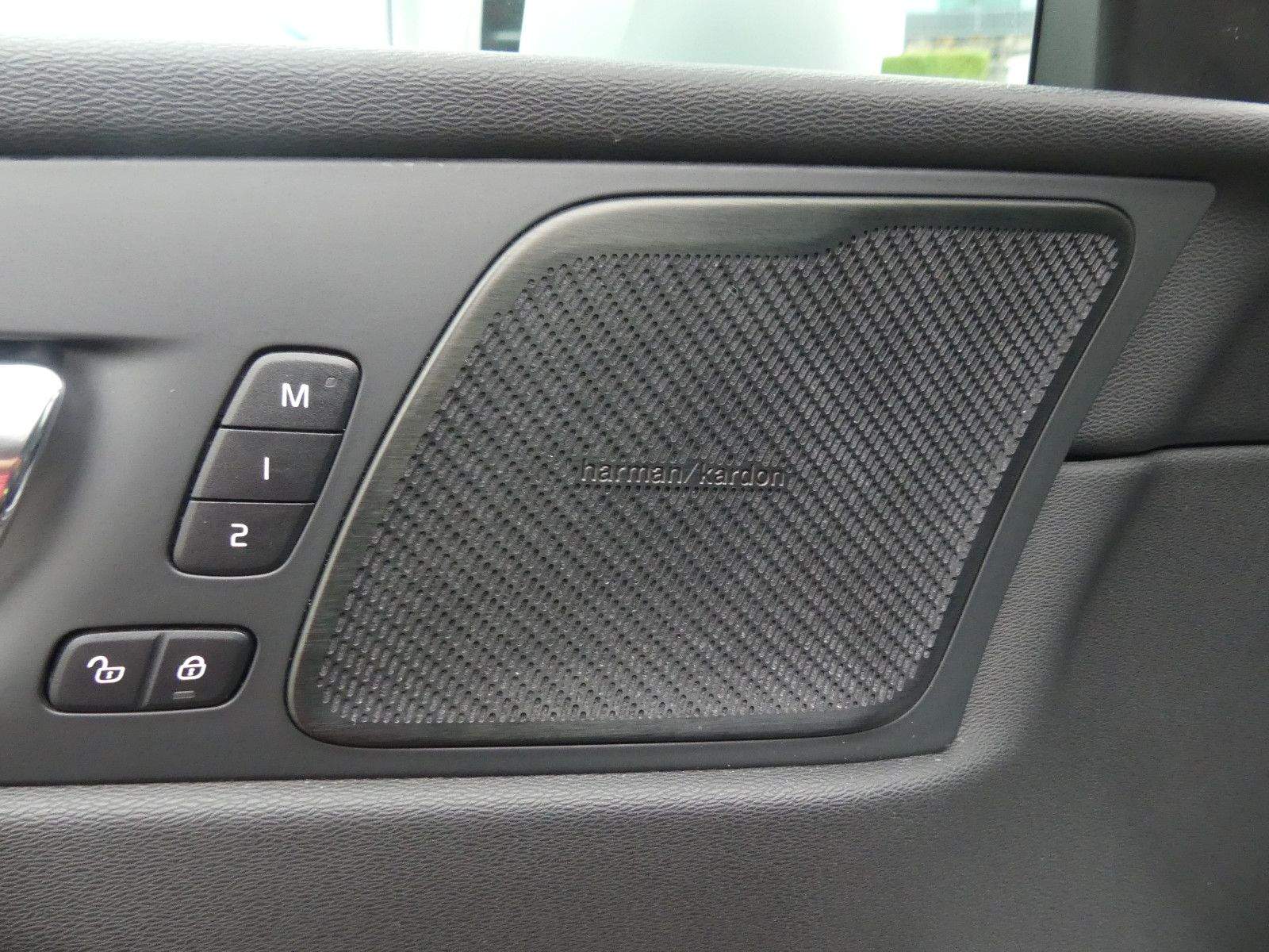 VOLVO XC60 R-Design AWD LED Kamera Pano H&K Alcantara