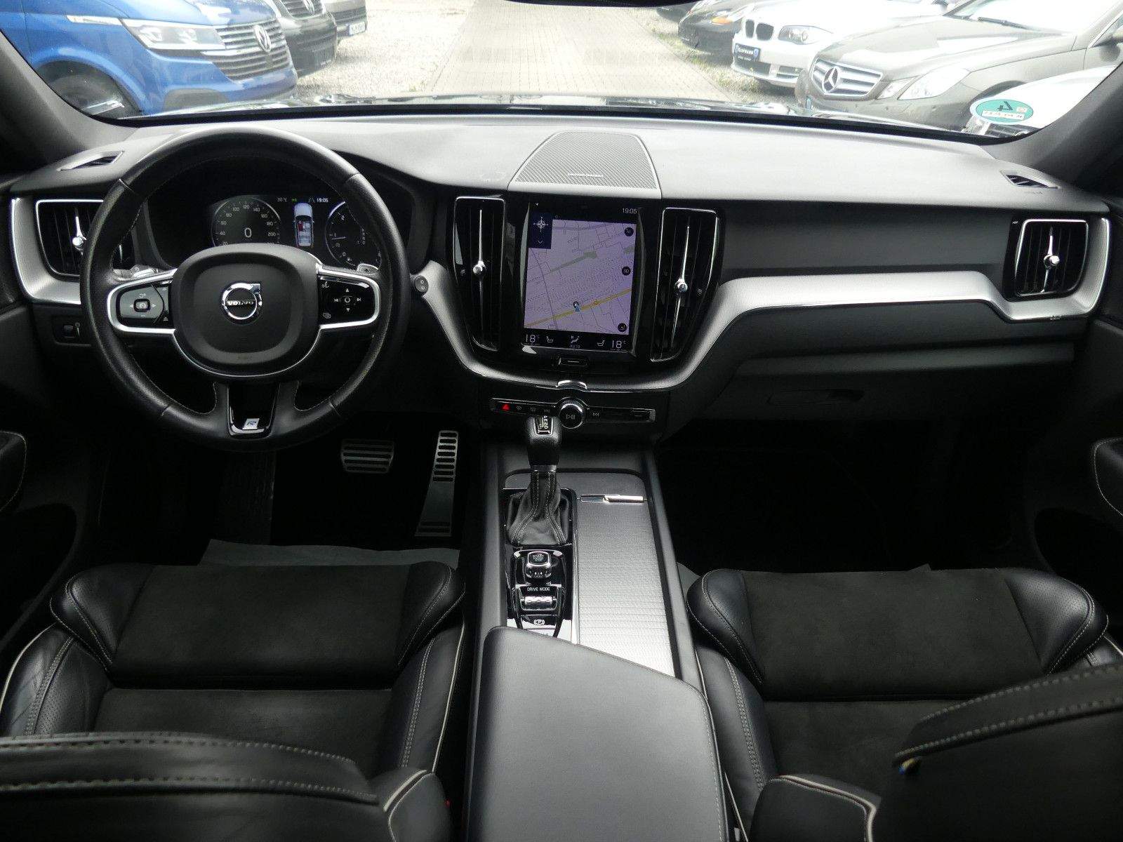 VOLVO XC60 R-Design AWD LED Kamera Pano H&K Alcantara
