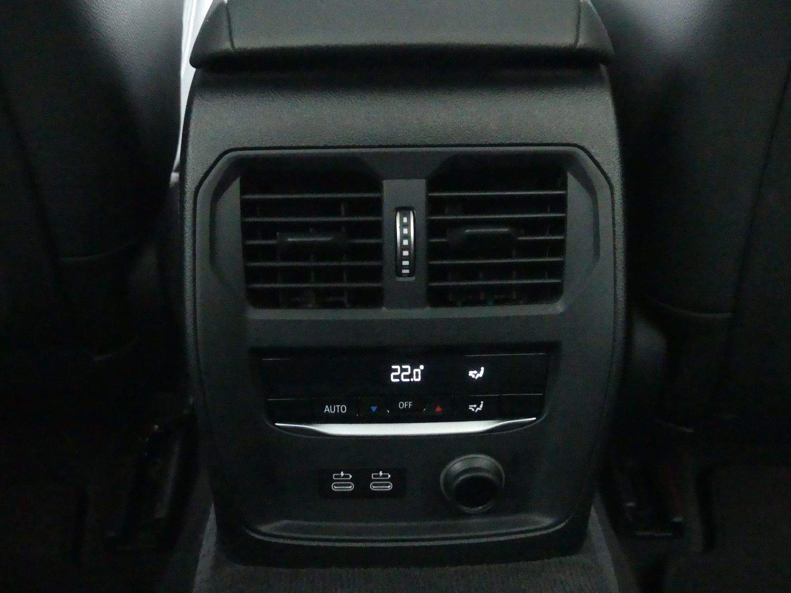 BMW 320i Sport Line LED PDC Navi CarPlay LCP 3-Klima