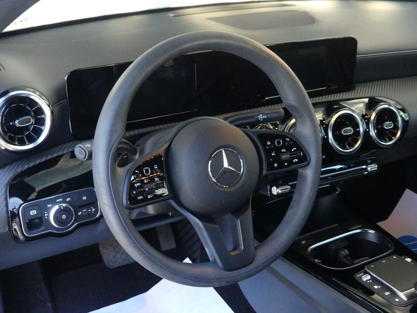 MERCEDES-BENZ A 180d Navi Kamera Temp. Aut.